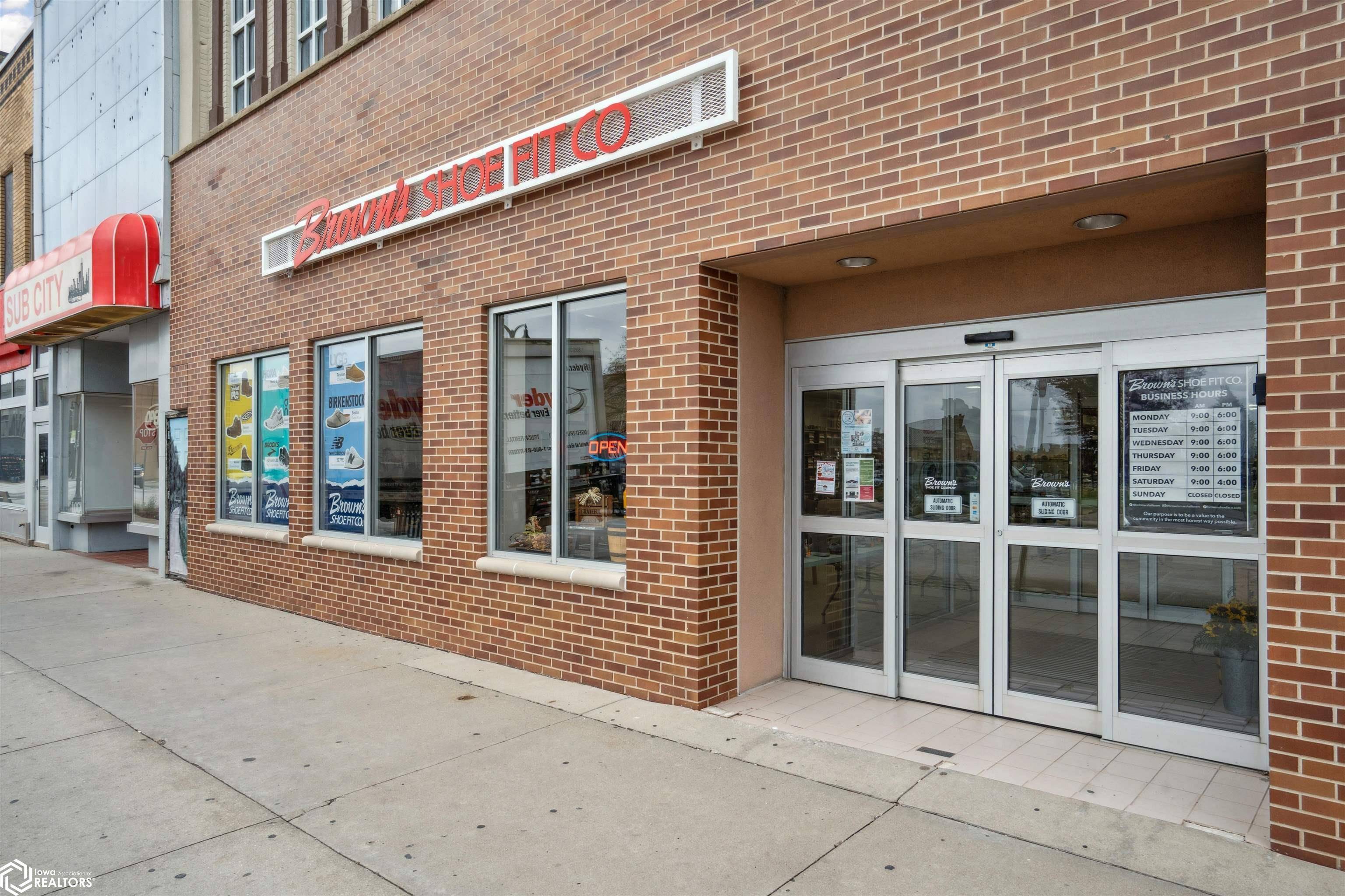 Marshalltown, IA 50158,10 E Main St