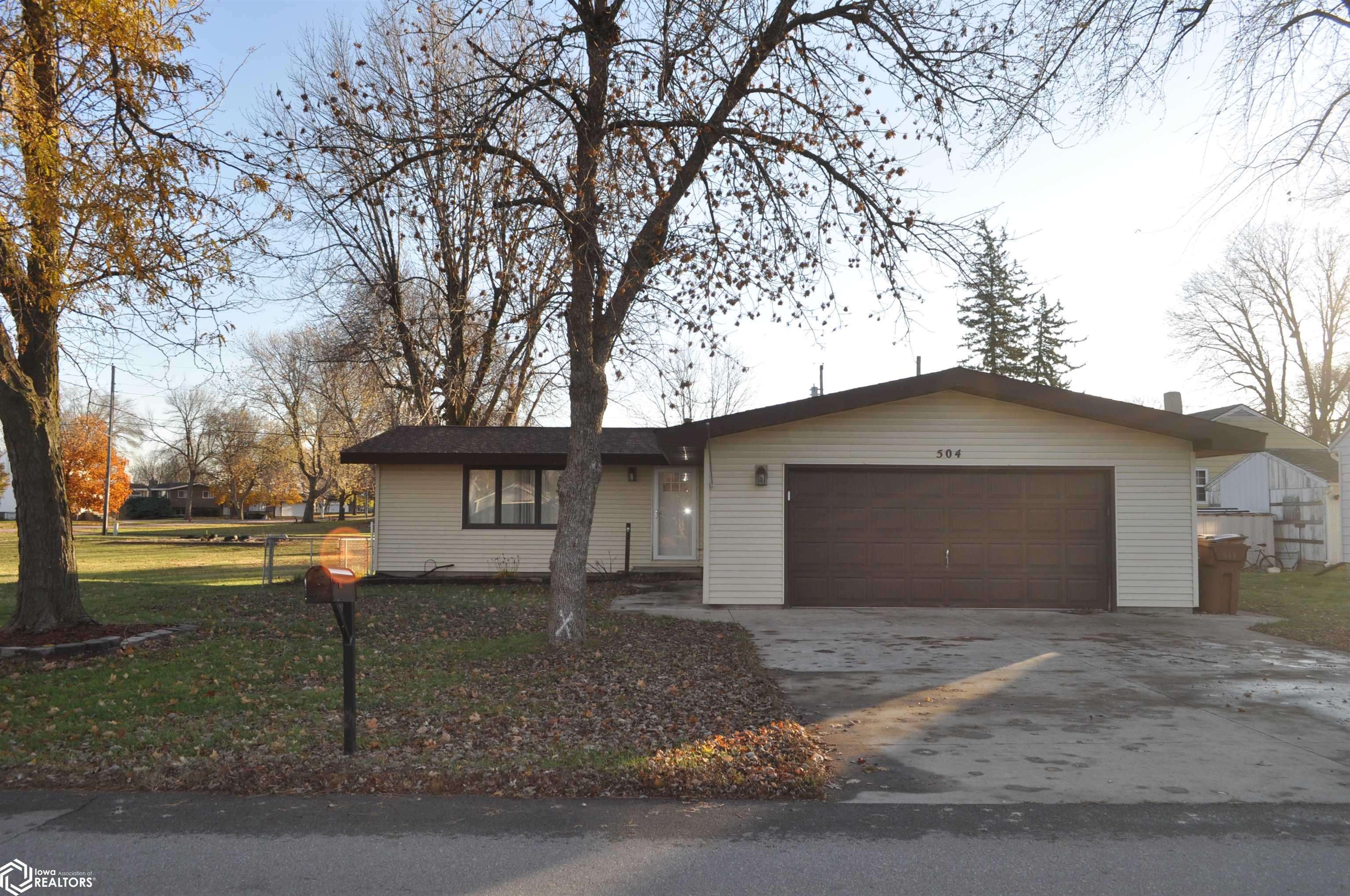 Glidden, IA 51443,504 Colorado St