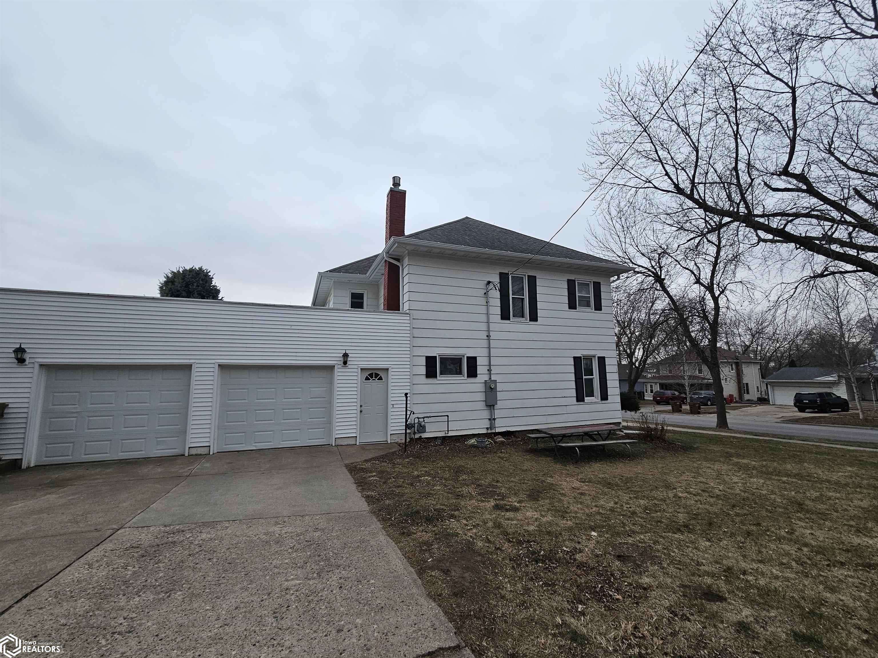 Carroll, IA 51401,926 N West St