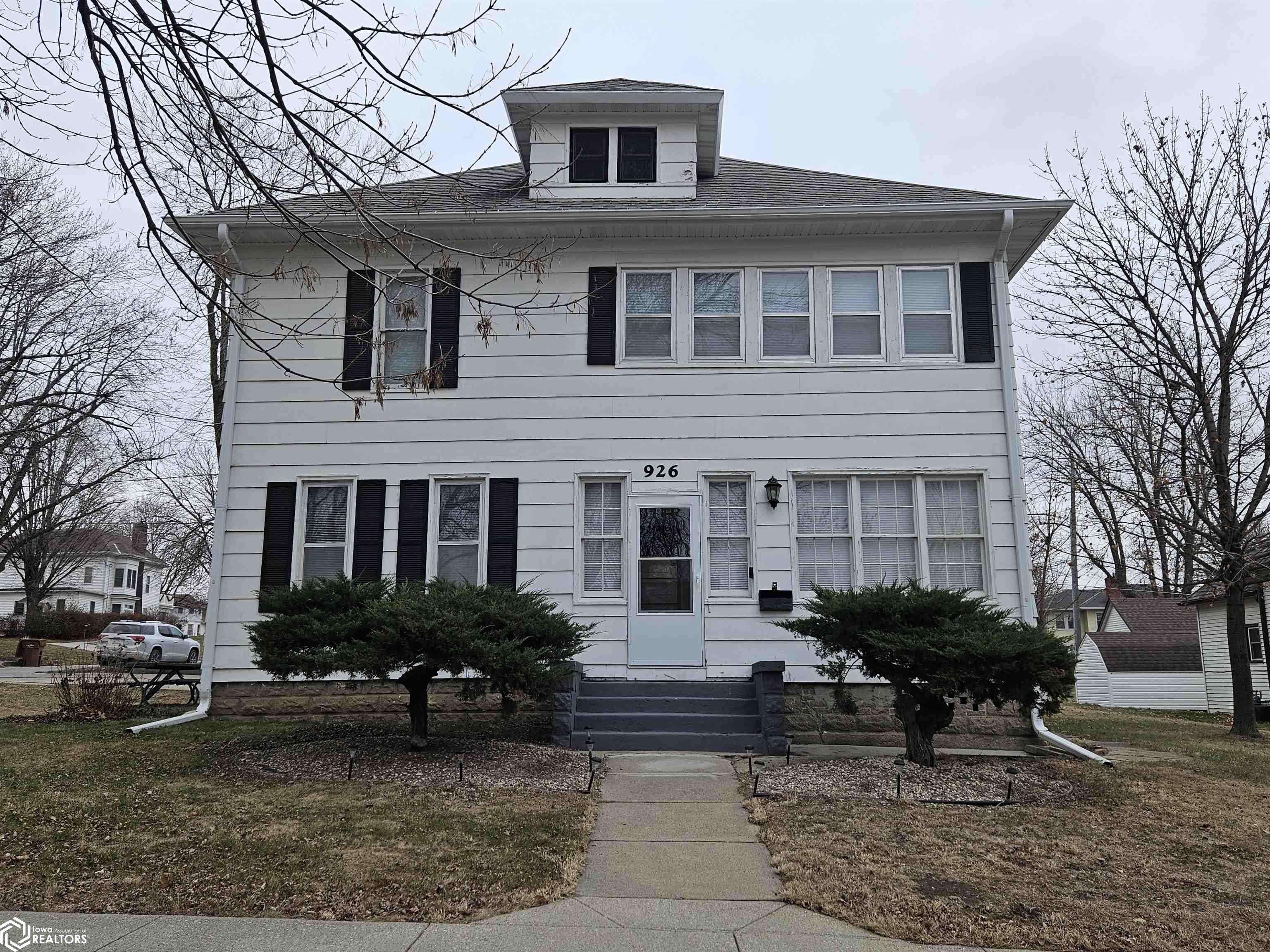 Carroll, IA 51401,926 N West St