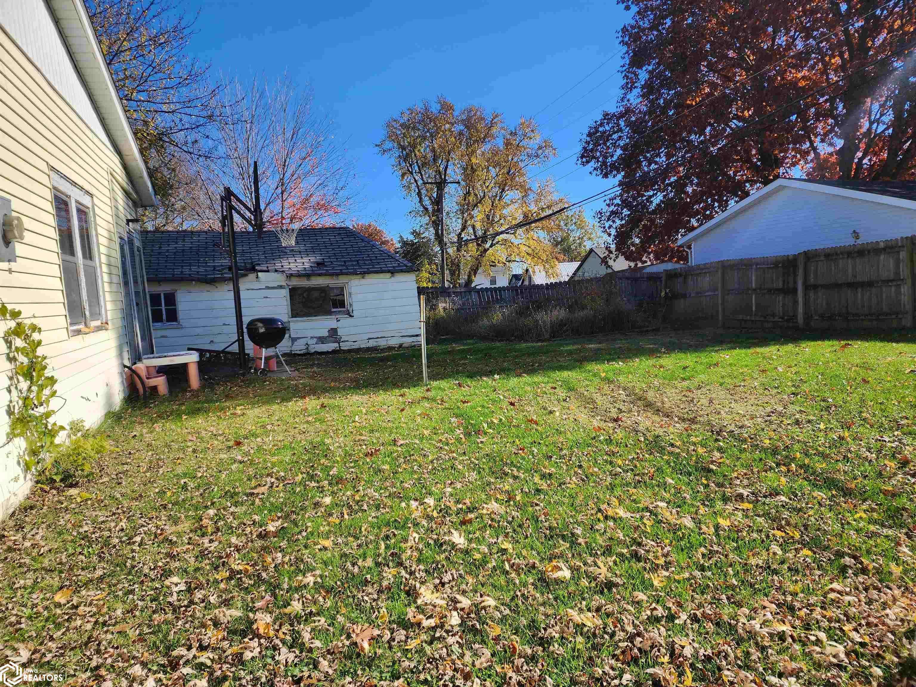 Knoxville, IA 50138,810 E Marion St
