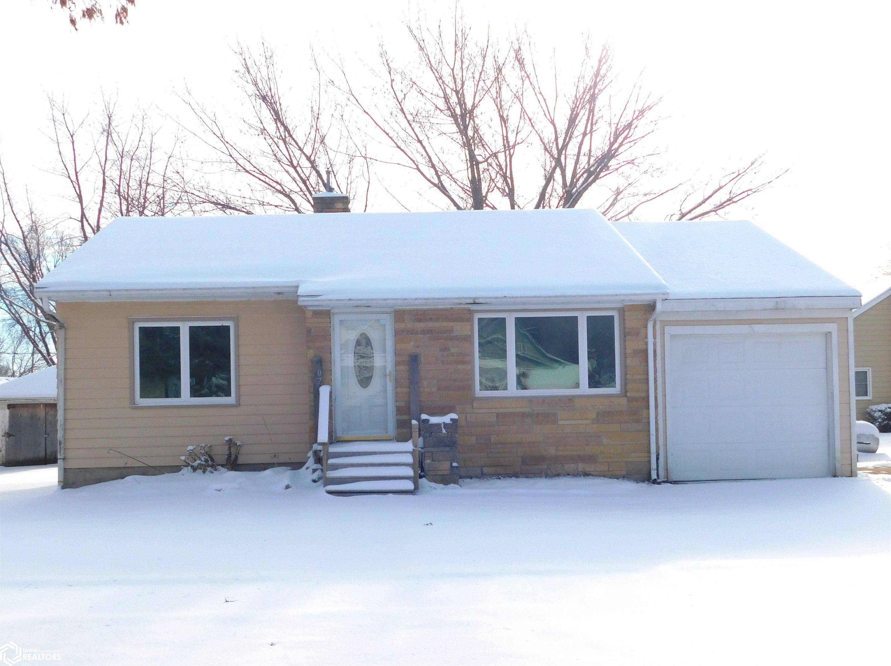 Schleswig, IA 51461,407 Elm St