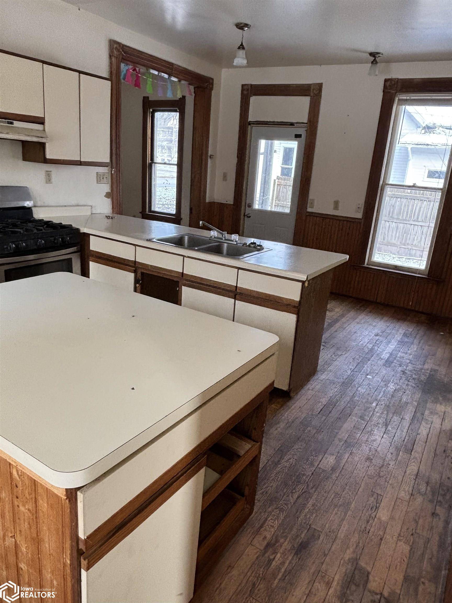 Fairfield, IA 52556,304 E Burlington Ave