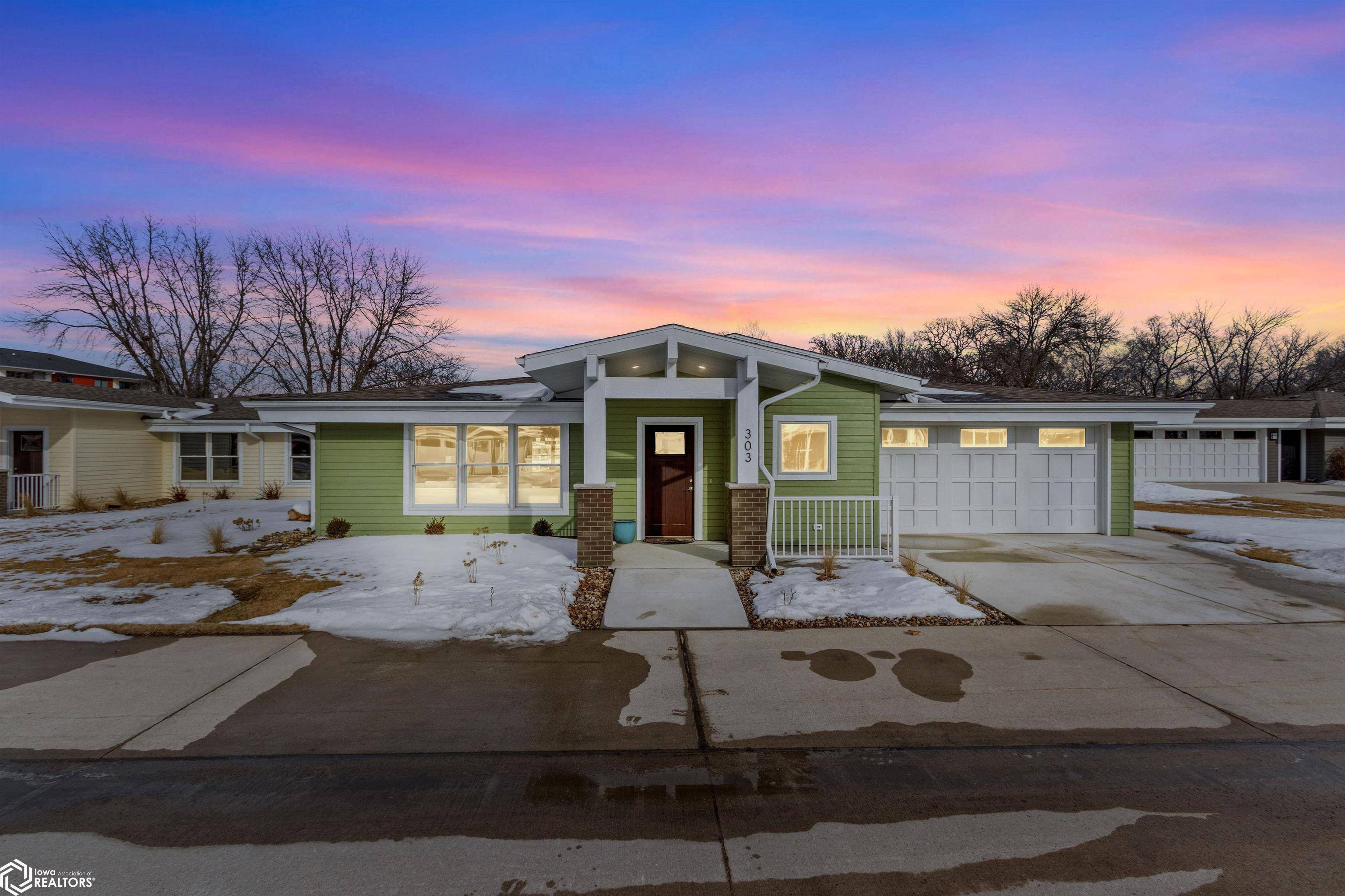 Clear Lake, IA 50428,303 Oak Hill Ct
