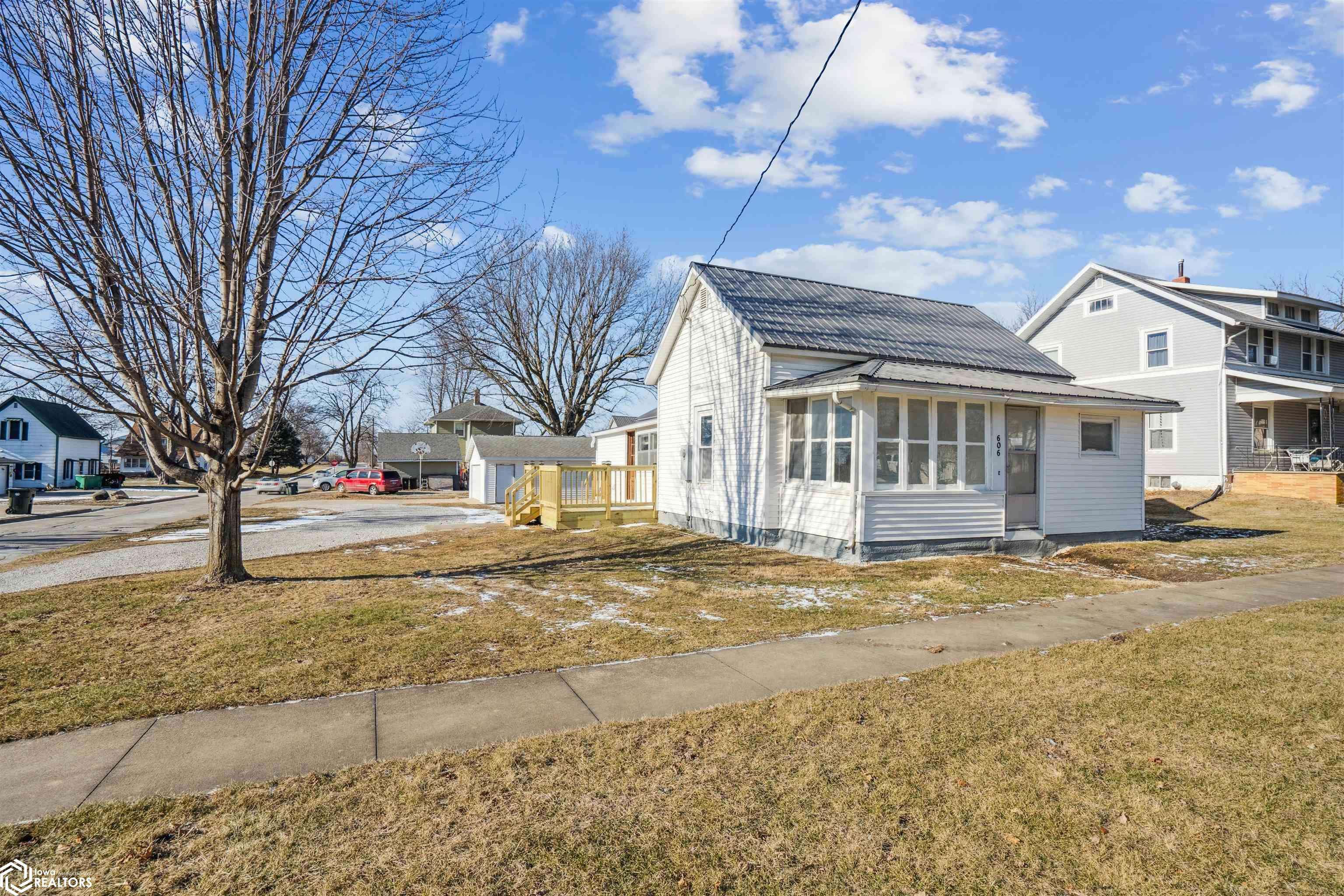 Montezuma, IA 50171,606 S 4th St