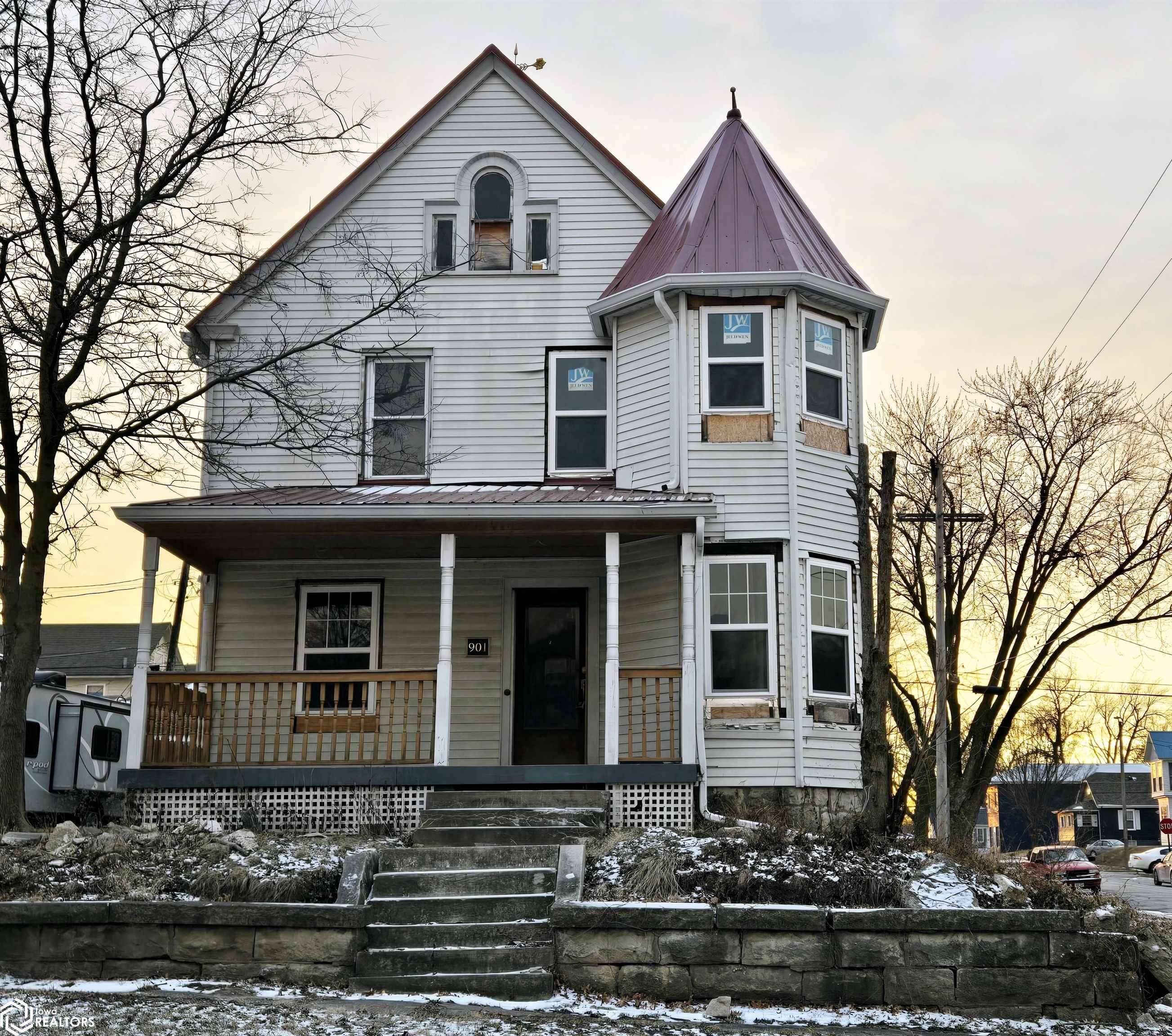 Burlington, IA 52601,901 S 8th St