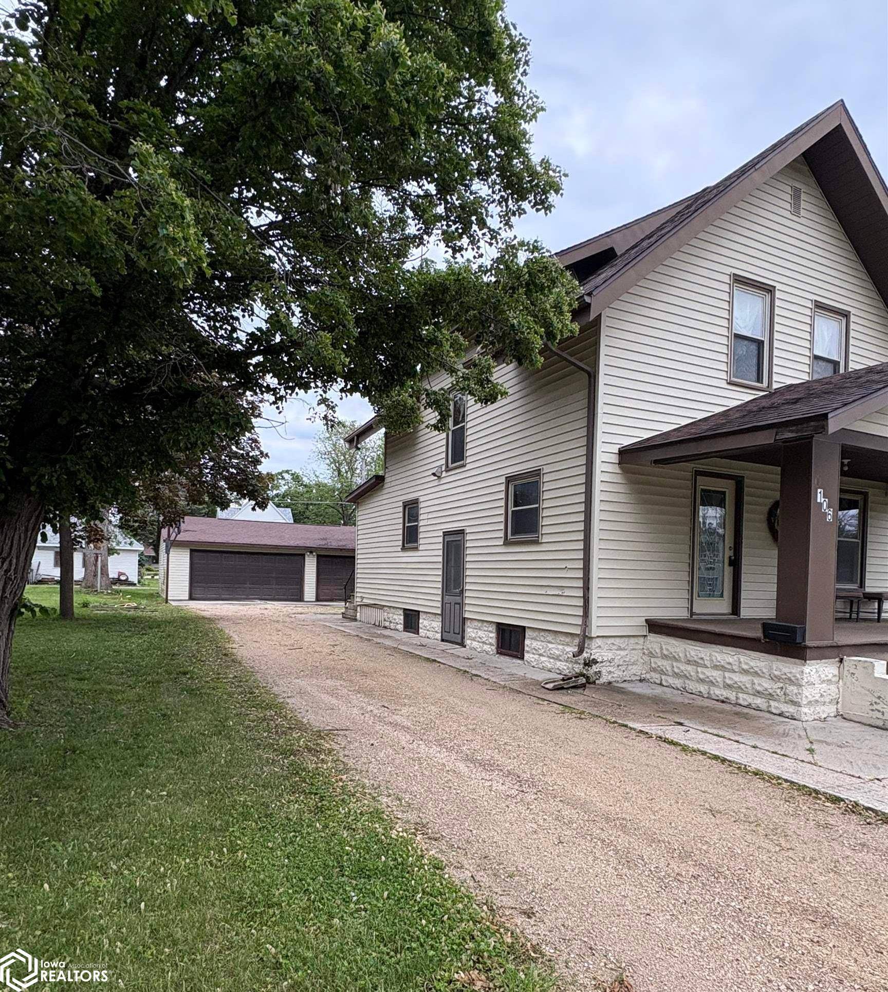 Gilmore City, IA 50541,106 NW 1st St