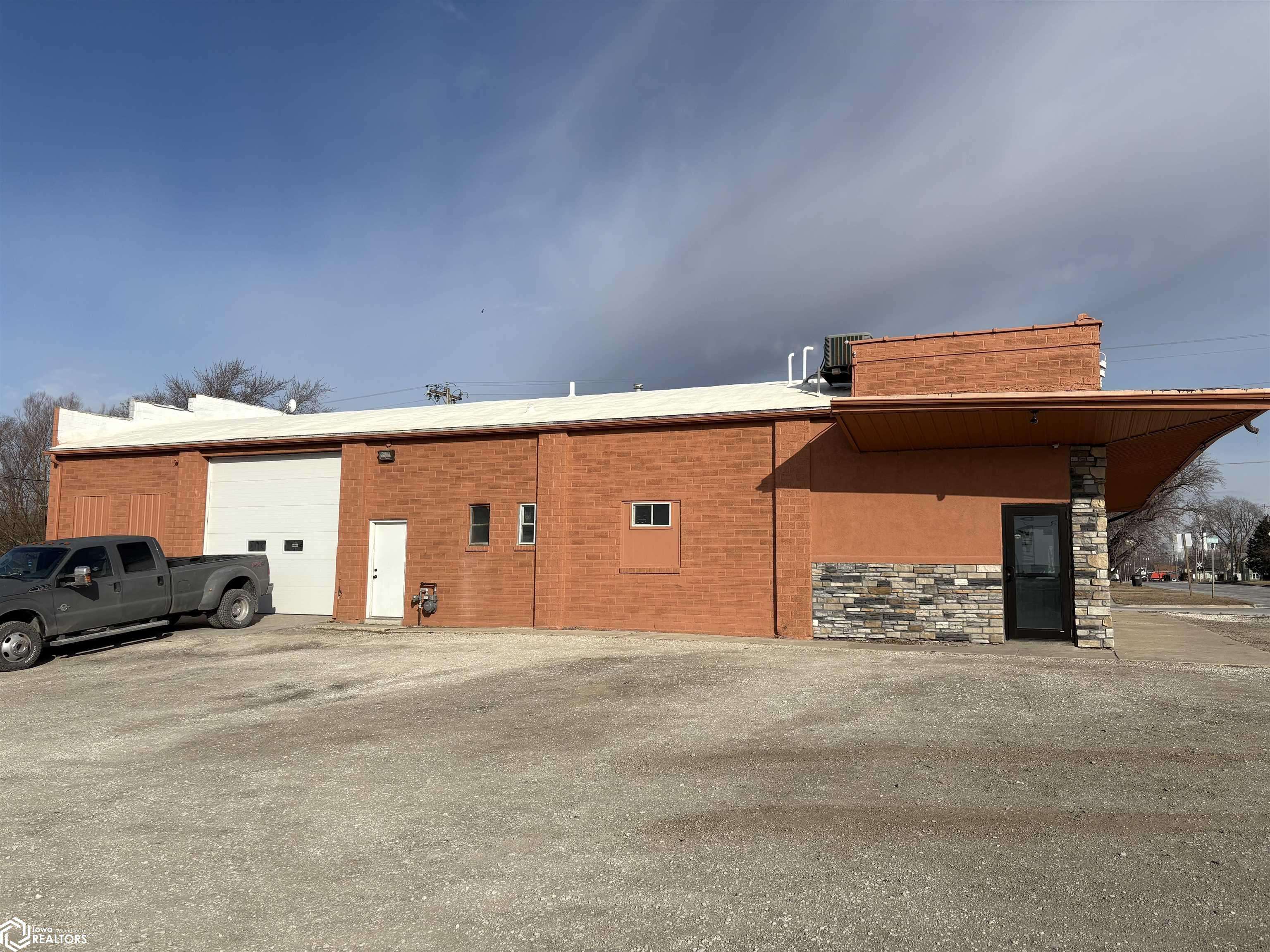 Eagle Grove, IA 50533-1936,1101 S Commercial Ave