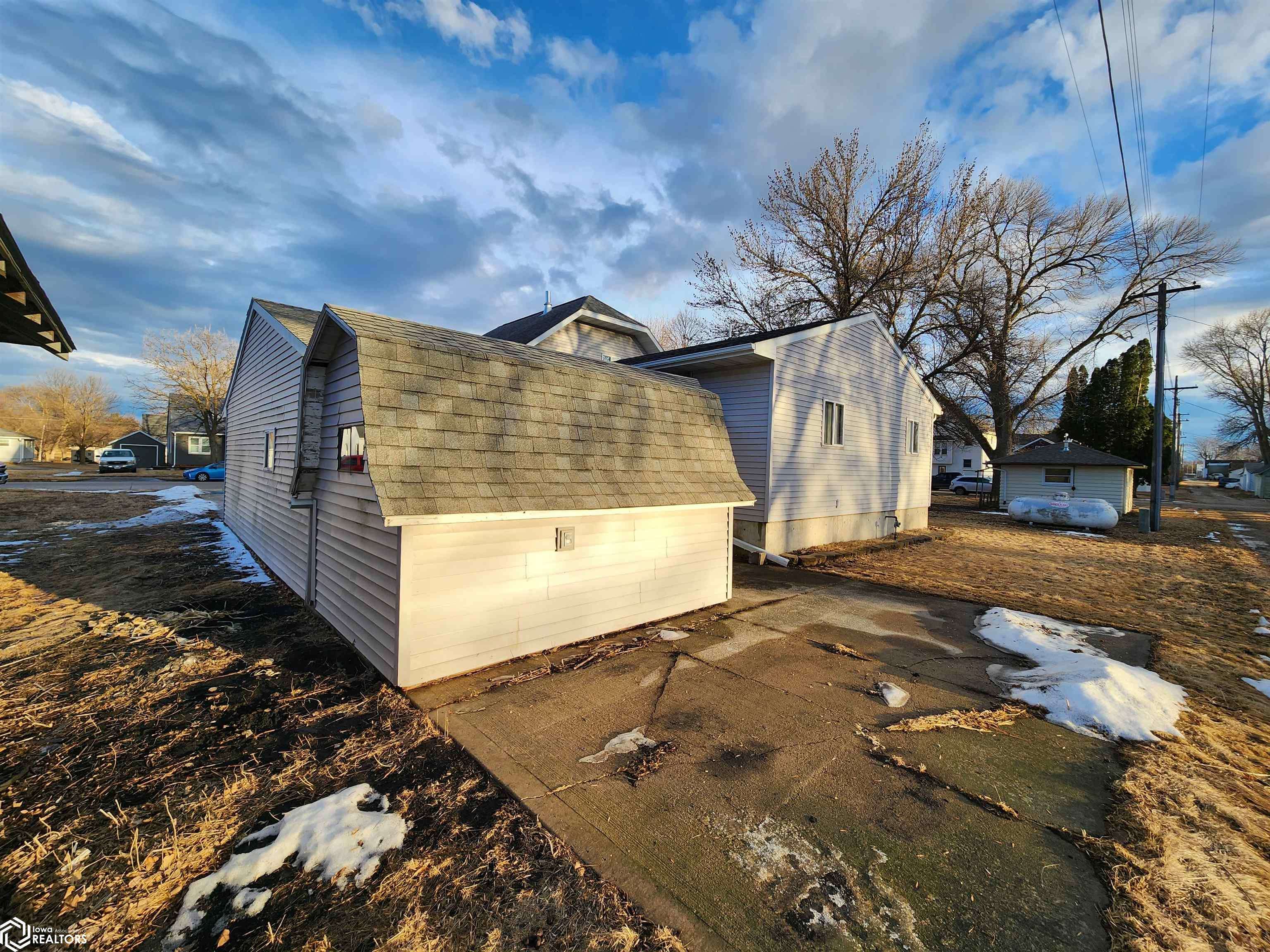 Buffalo Center, IA 50424,405 1st St NE