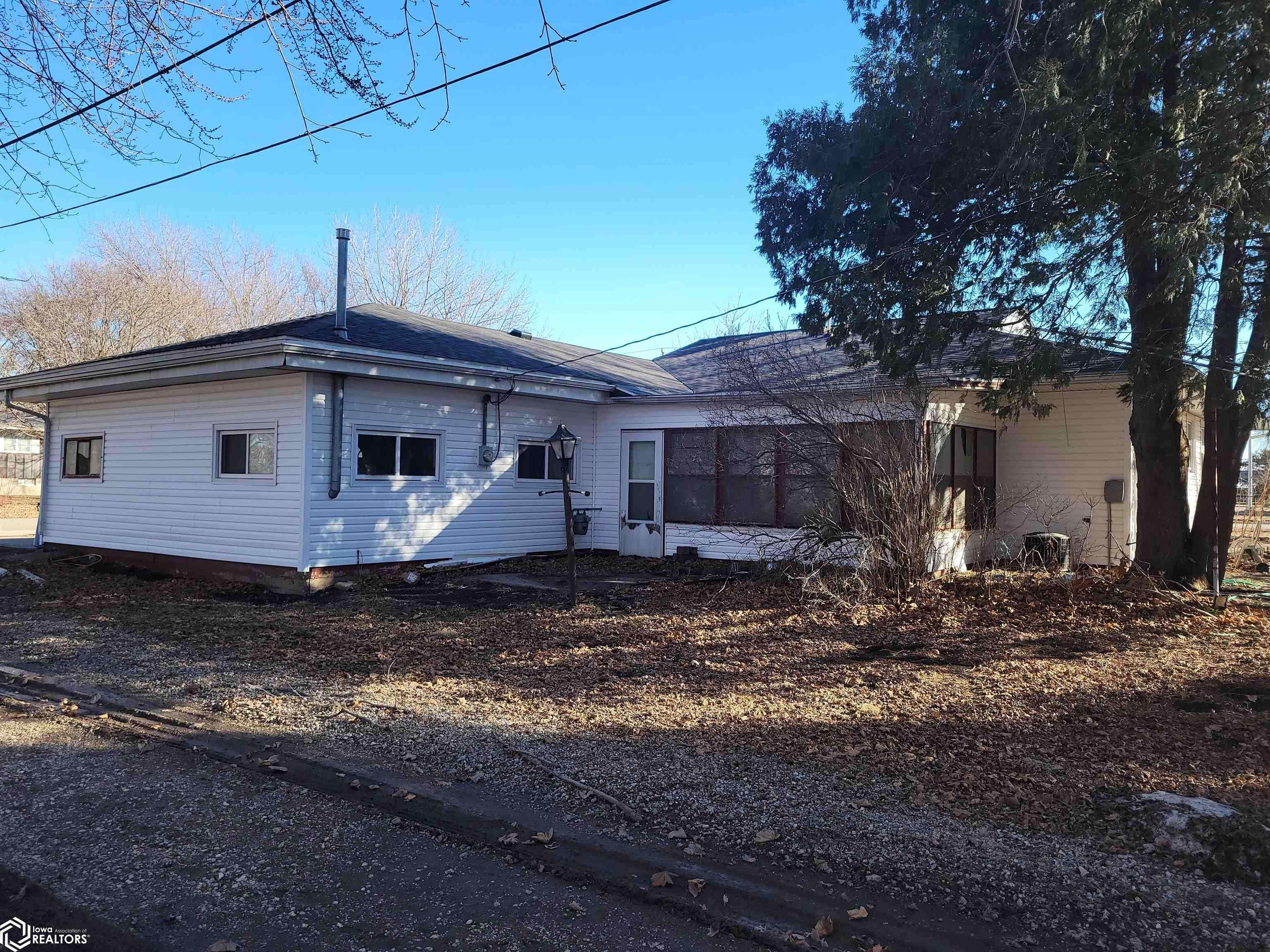 Eagle Grove, IA 50533,821 NE 2nd St