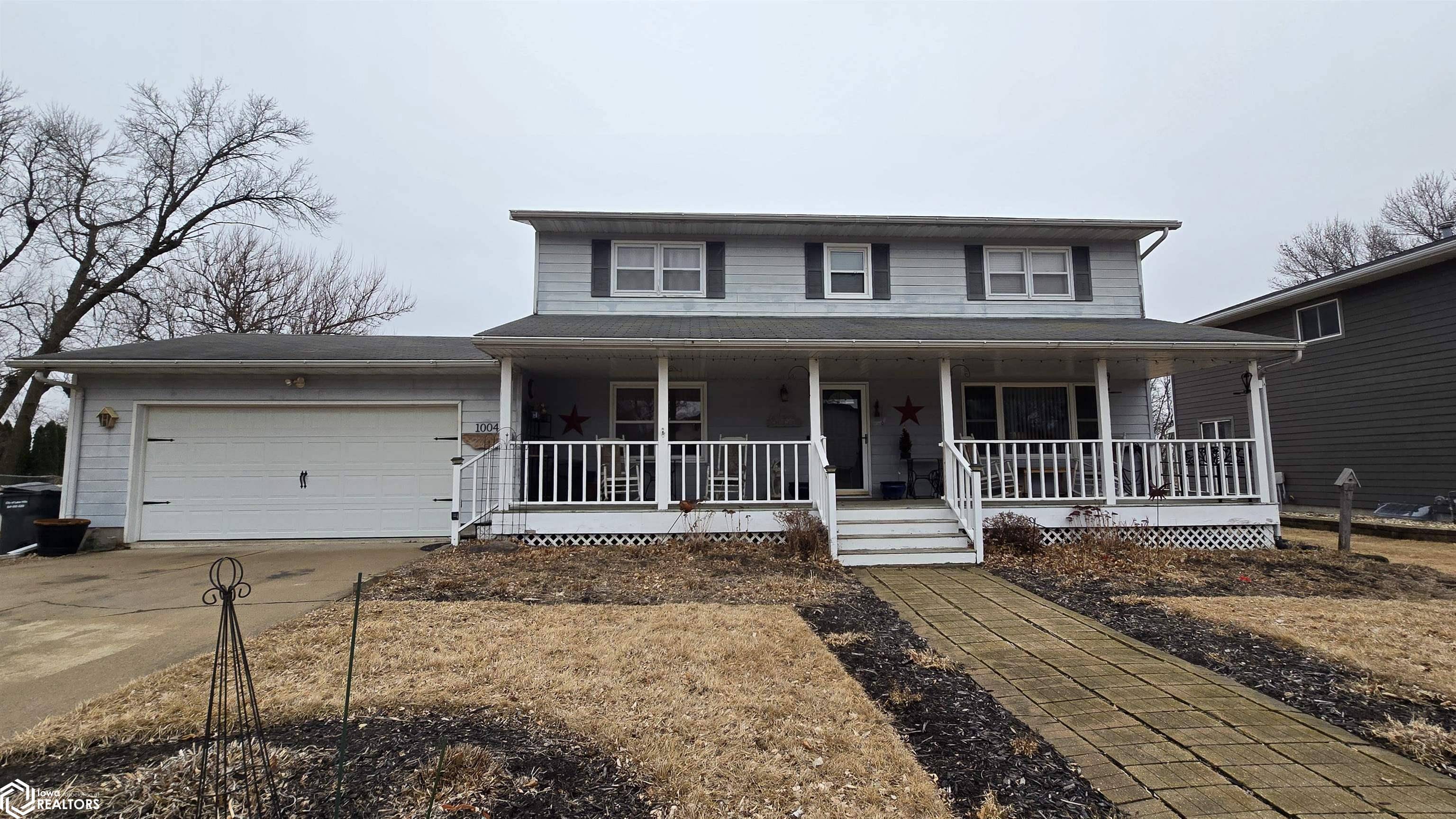 Lake Mills, IA 50450,1004 S Western St
