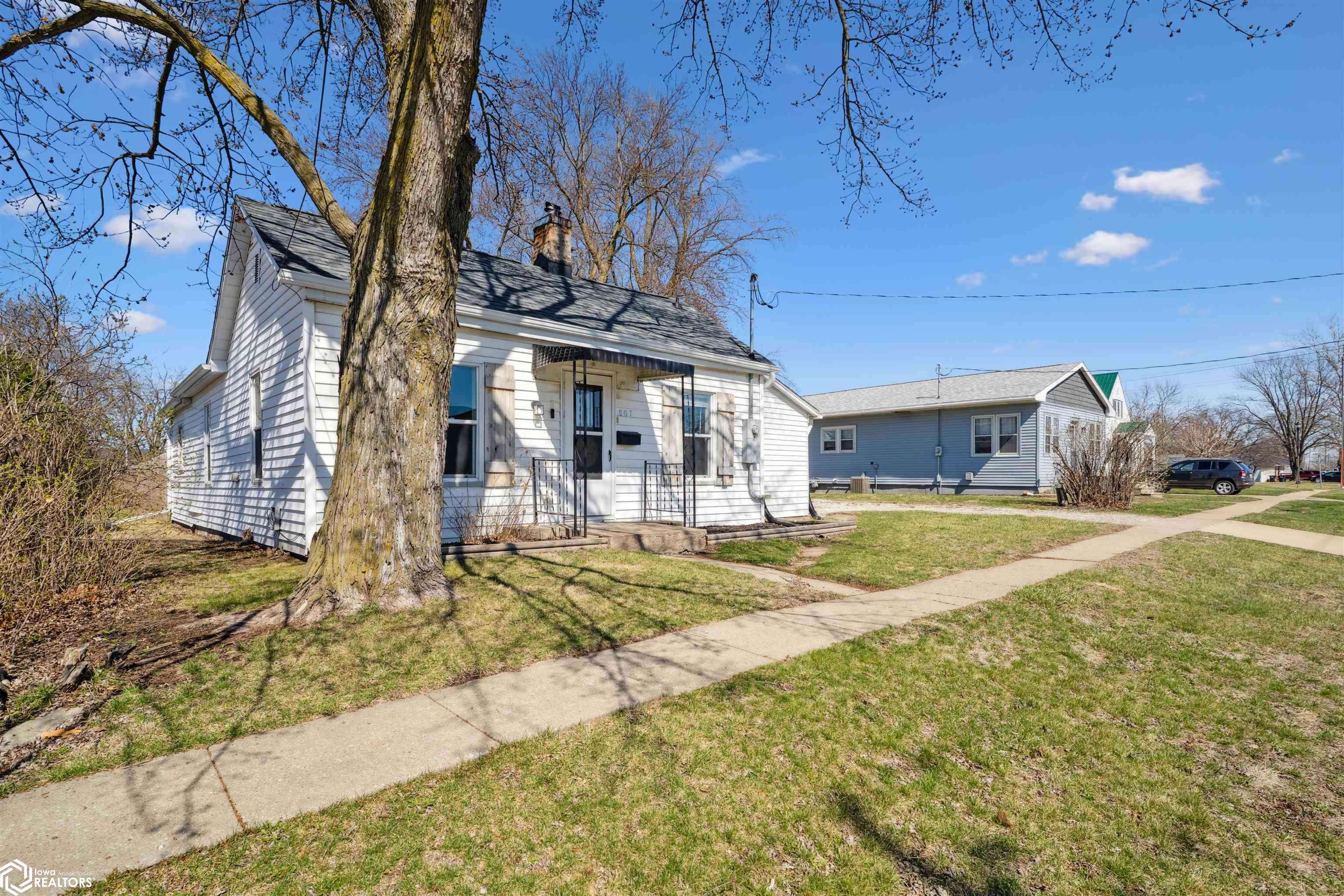 Mount Pleasant, IA 52641,907 E Monroe St