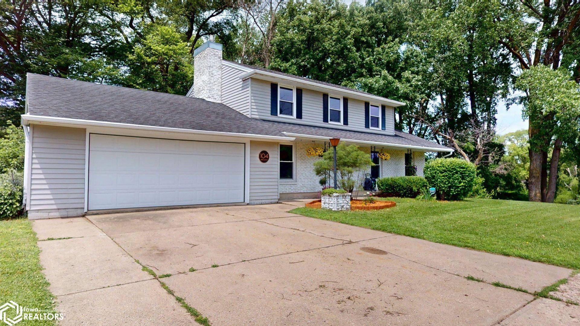 Mason City, IA 50401,104 N Illinois Ave