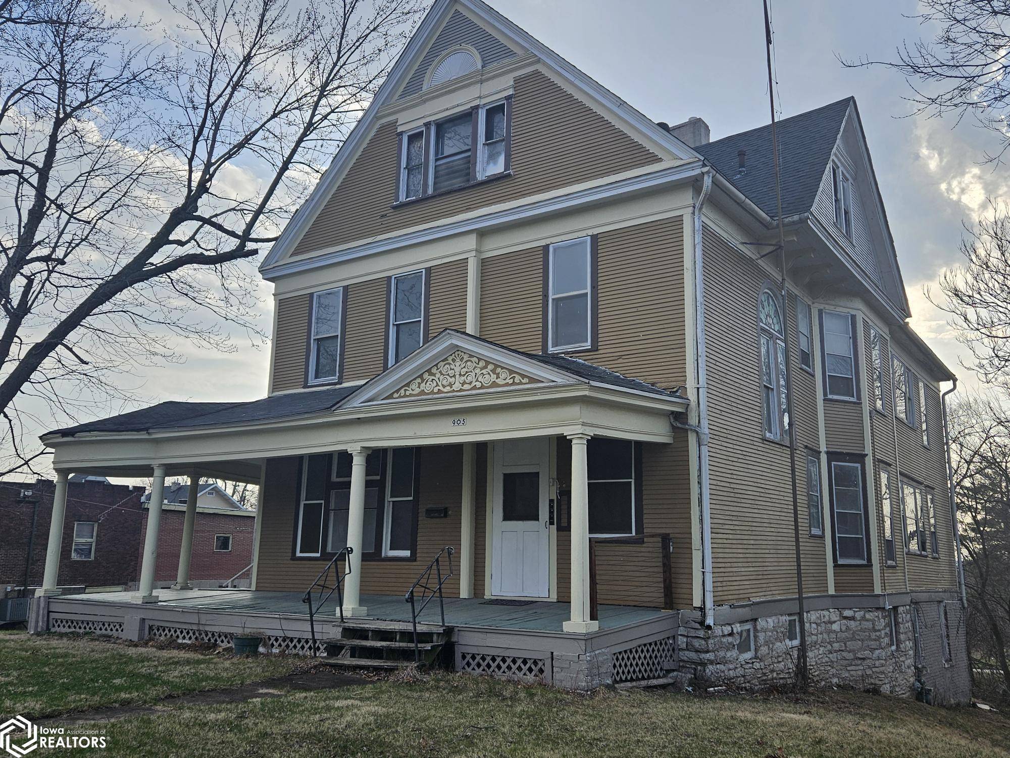 Ottumwa, IA 52501,905 N Court St