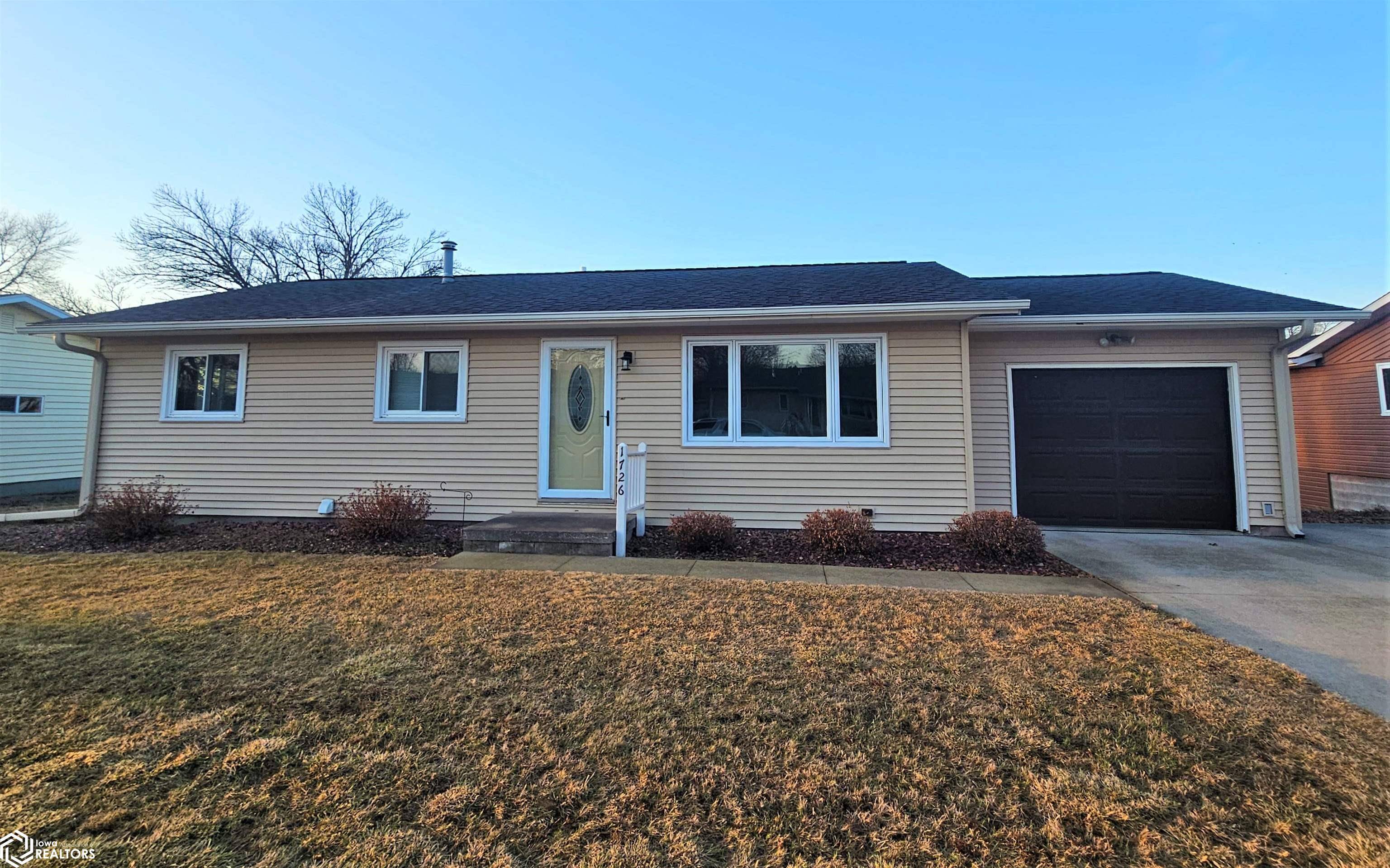 Algona, IA 50511,1726 E Walnut St