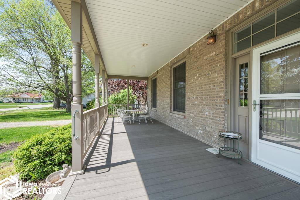 Bloomfield, IA 52537,104 W North St