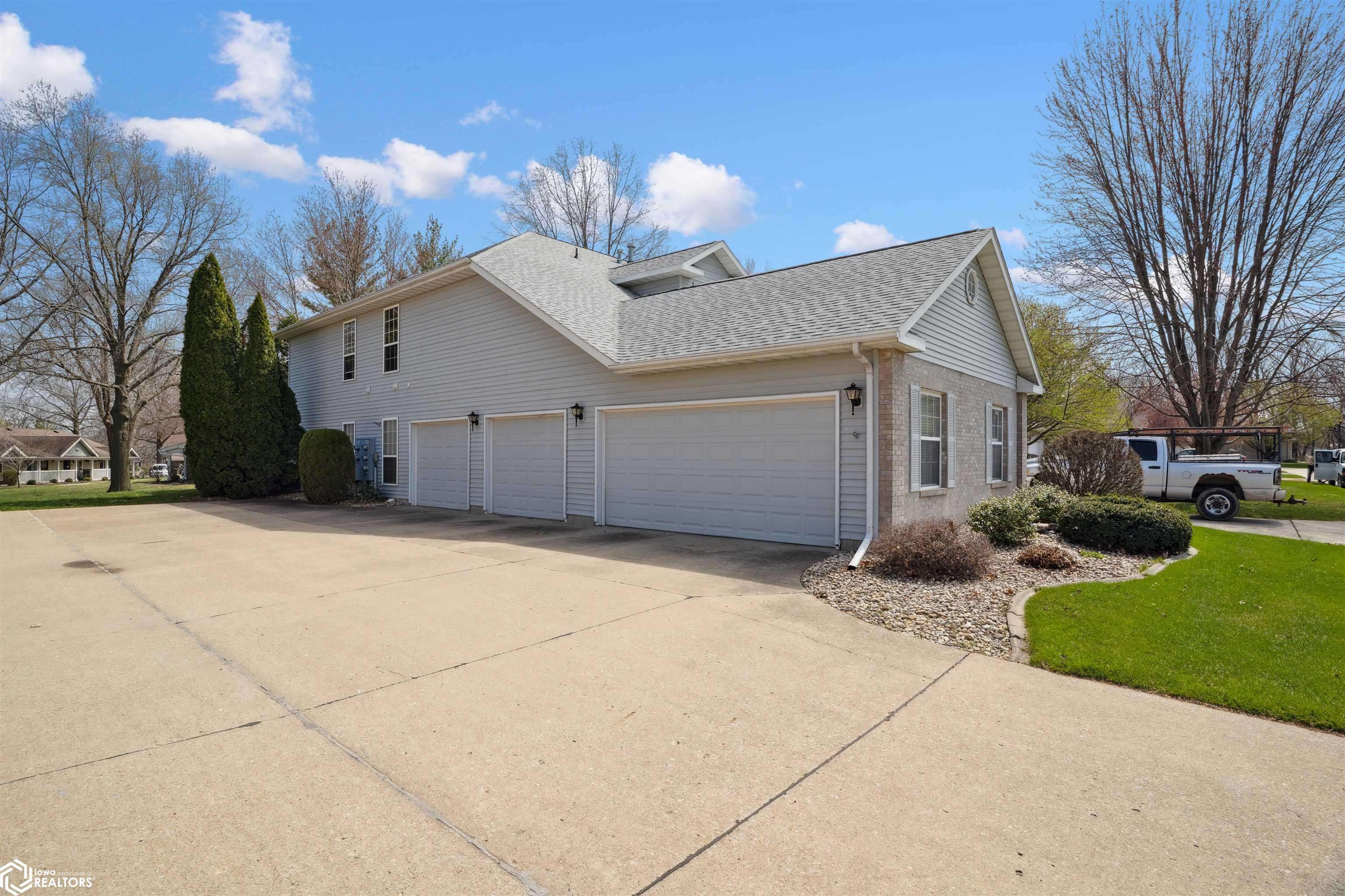 Burlington, IA 52601,1504 Orchard Meadow Dr