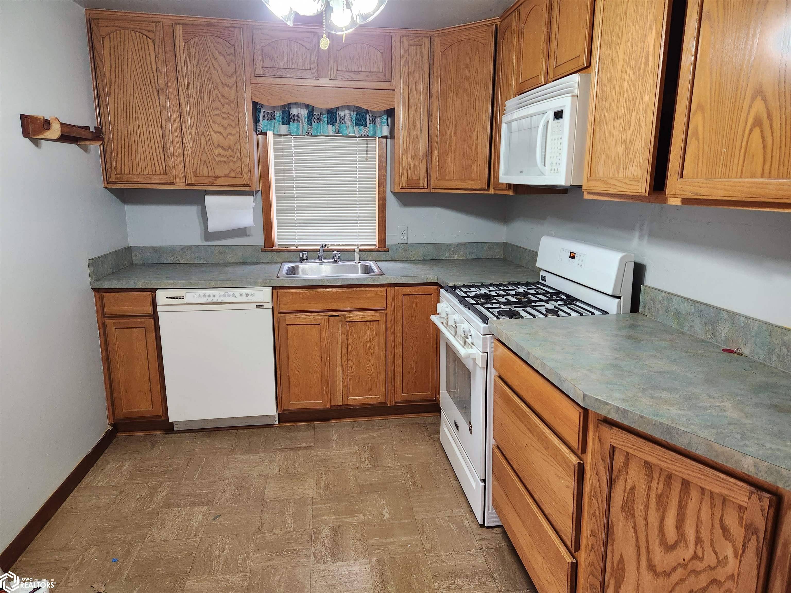 Garwin, IA 50632,308 Center St