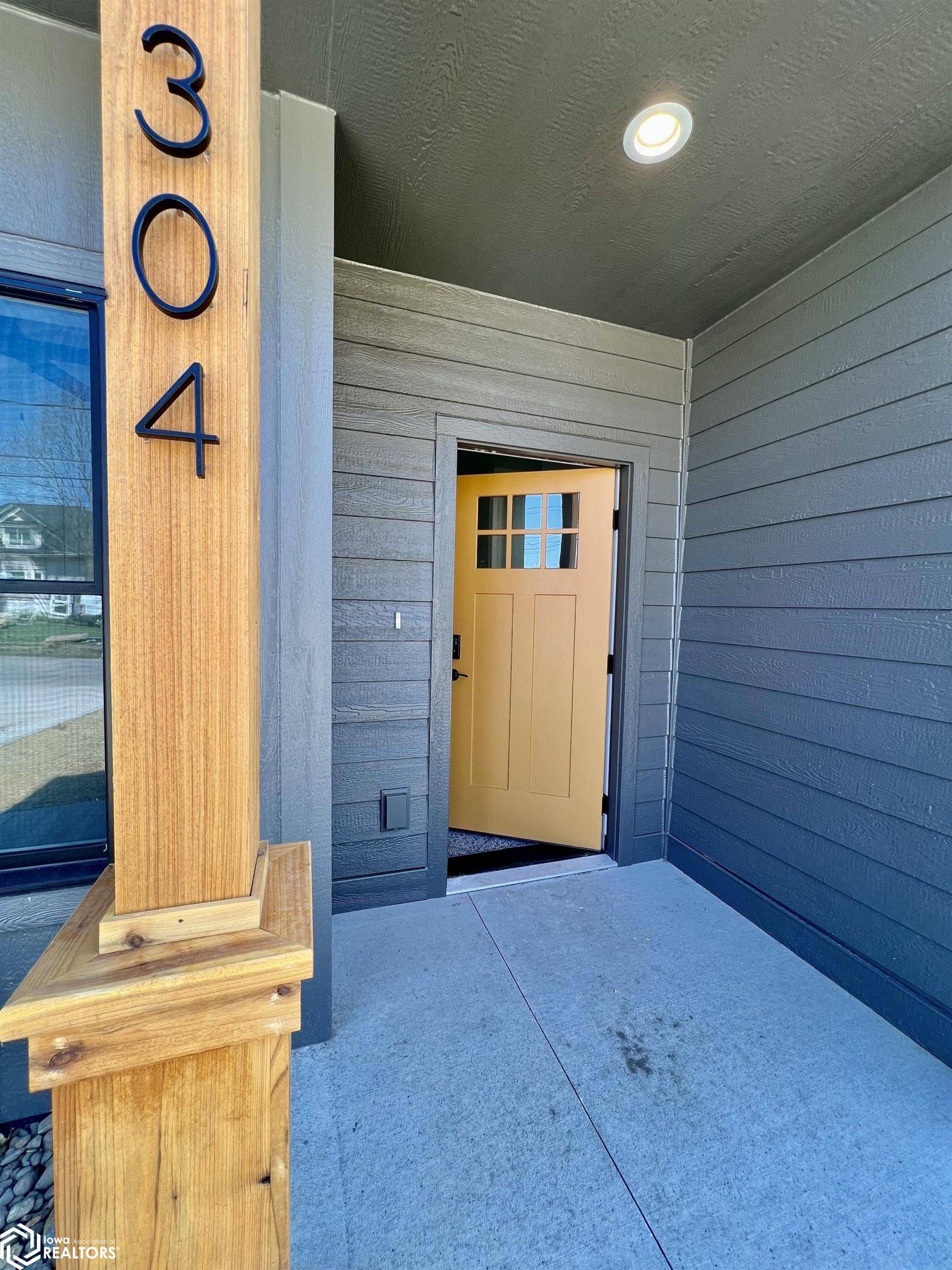New Sharon, IA 50207,304 W Cherry Street