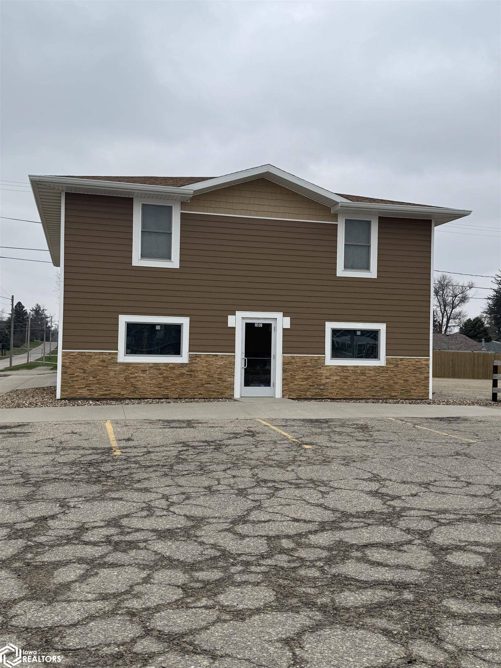 Le Grand, IA 50142,101 W Main St