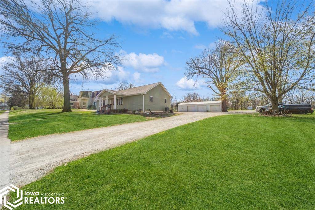 Oskaloosa, IA 52577,729 N E St