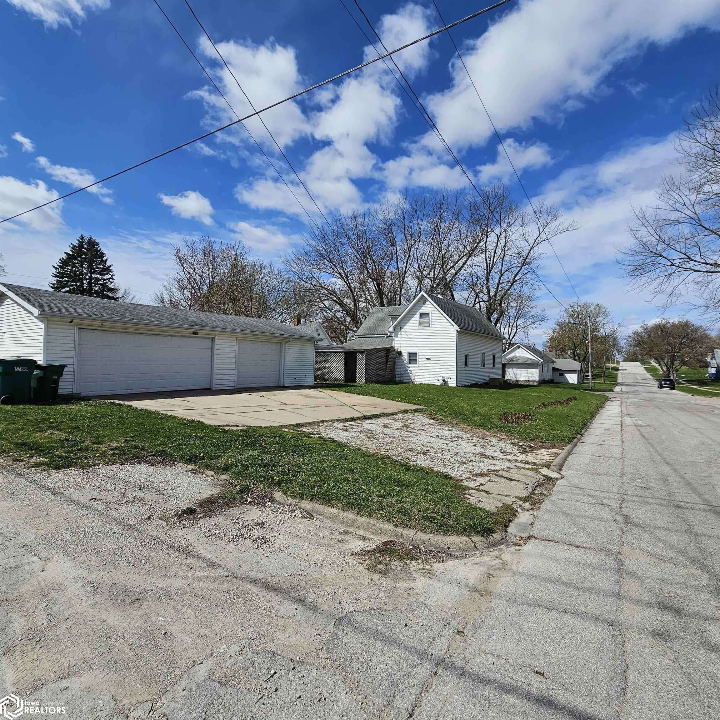 Creston, IA 50801,411 N Vine St