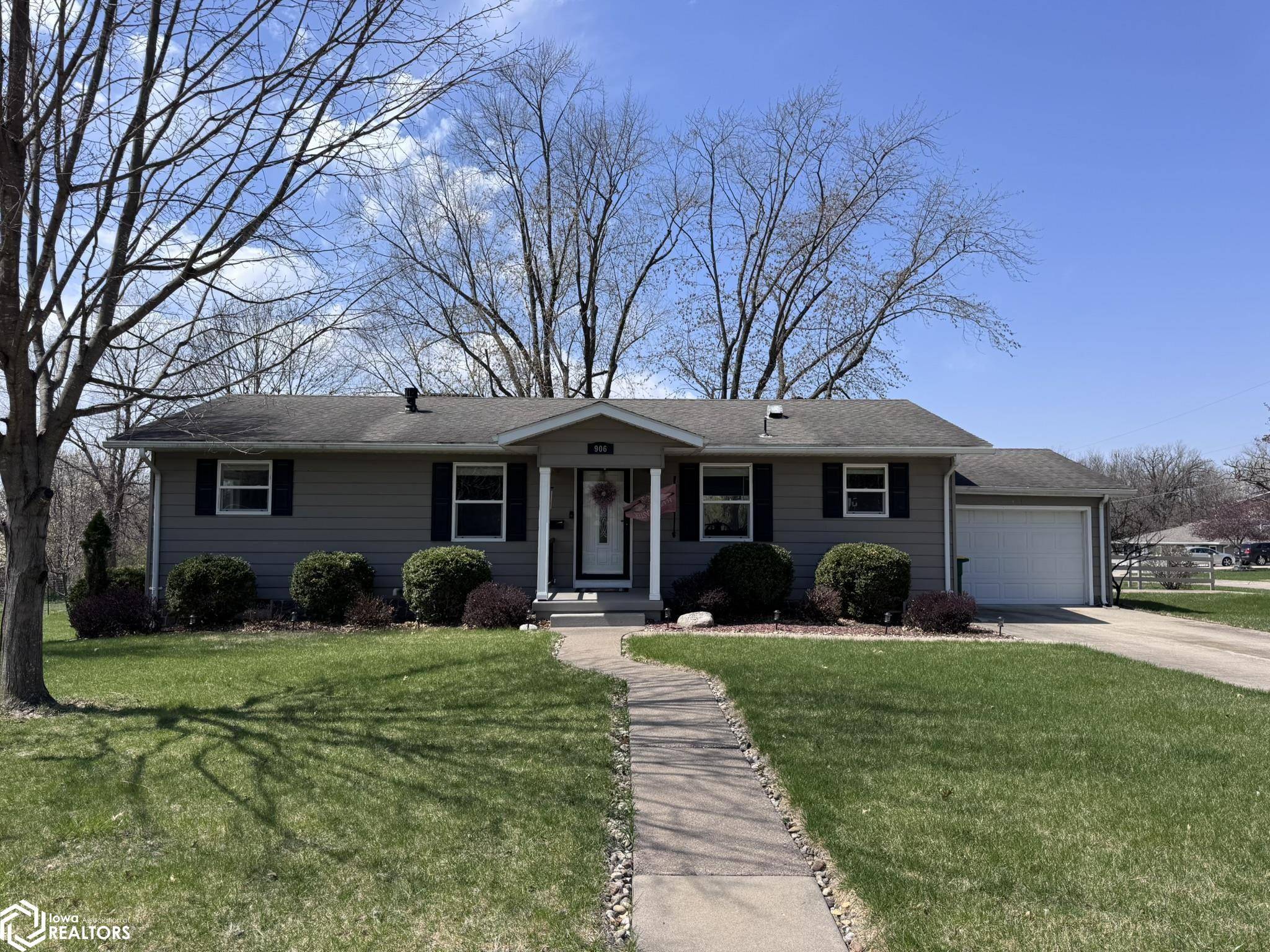 Fairfield, IA 52556,906 S 8th St