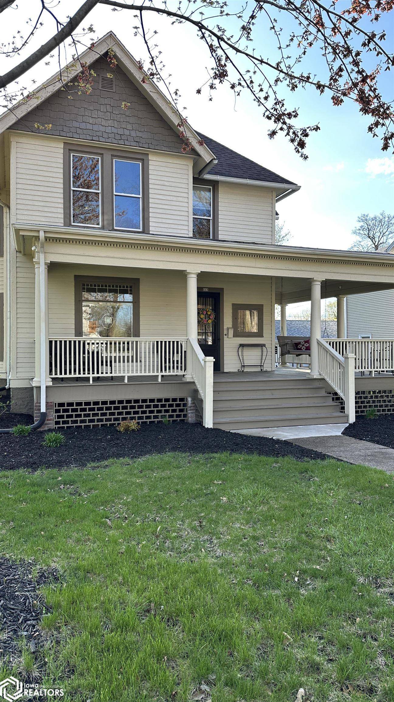 Oskaloosa, IA 52577,212 N 8th St