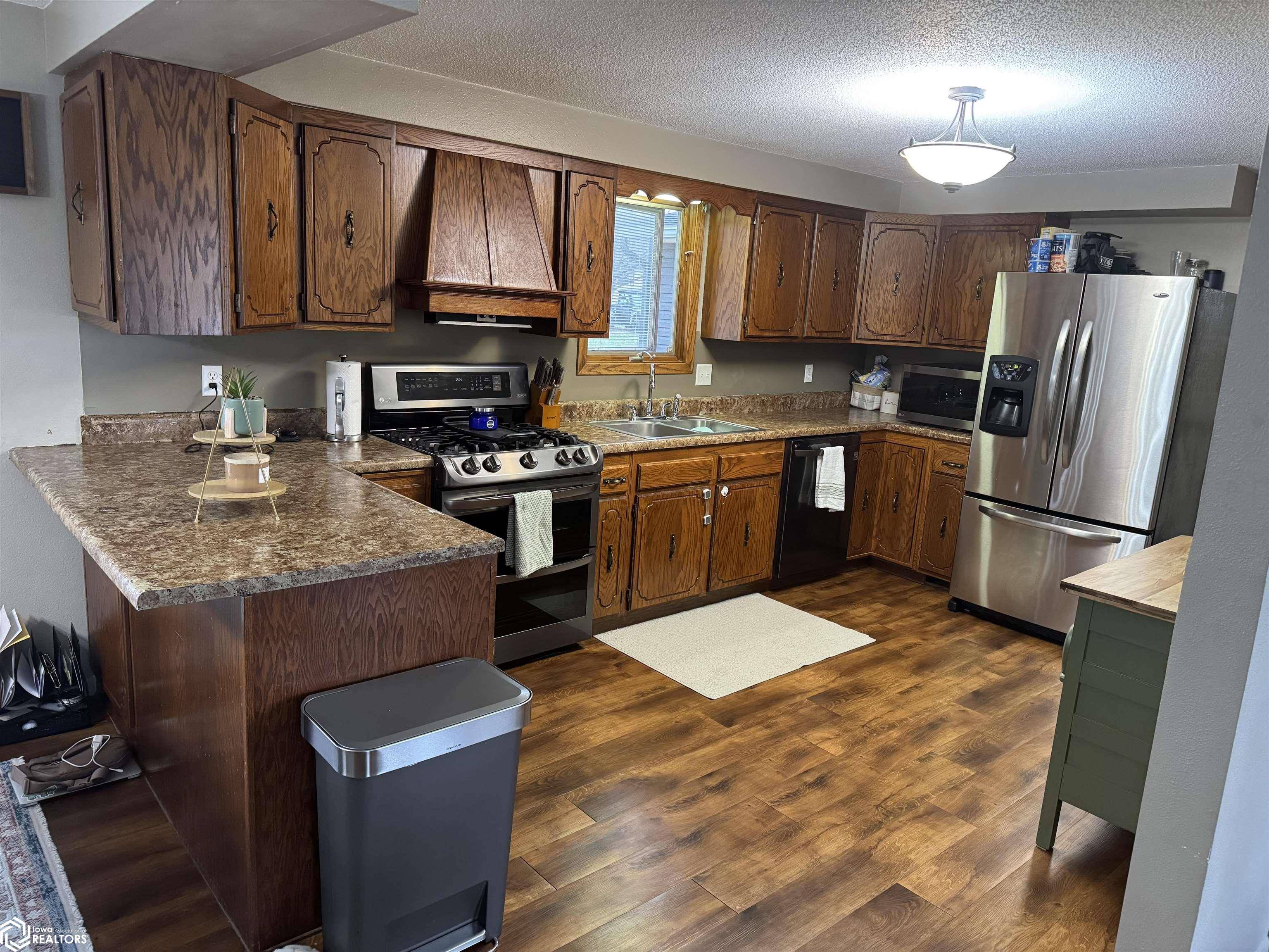Kanawha, IA 50447,723 N Sunset St