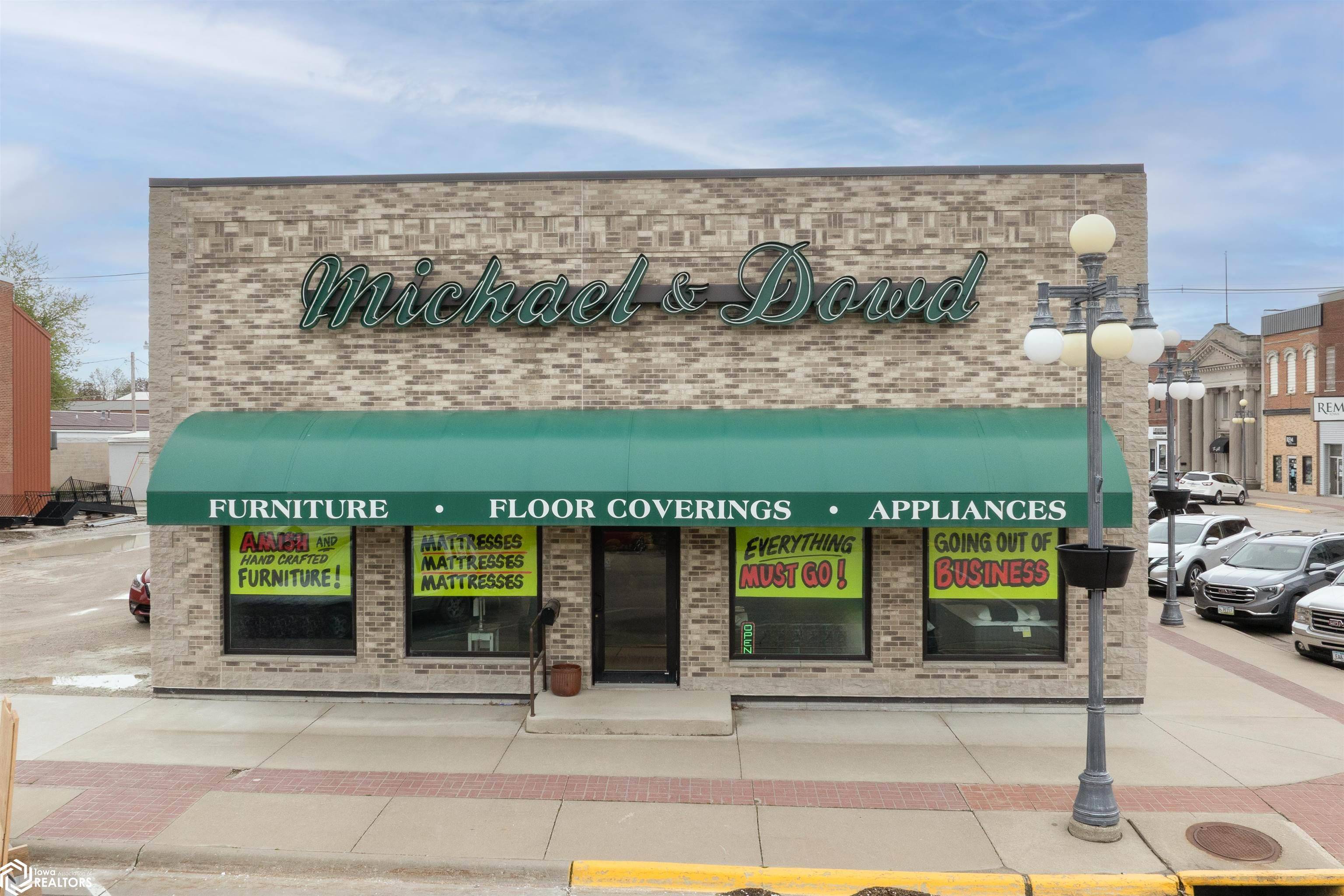 Vinton, IA 52349,102 E 4th St