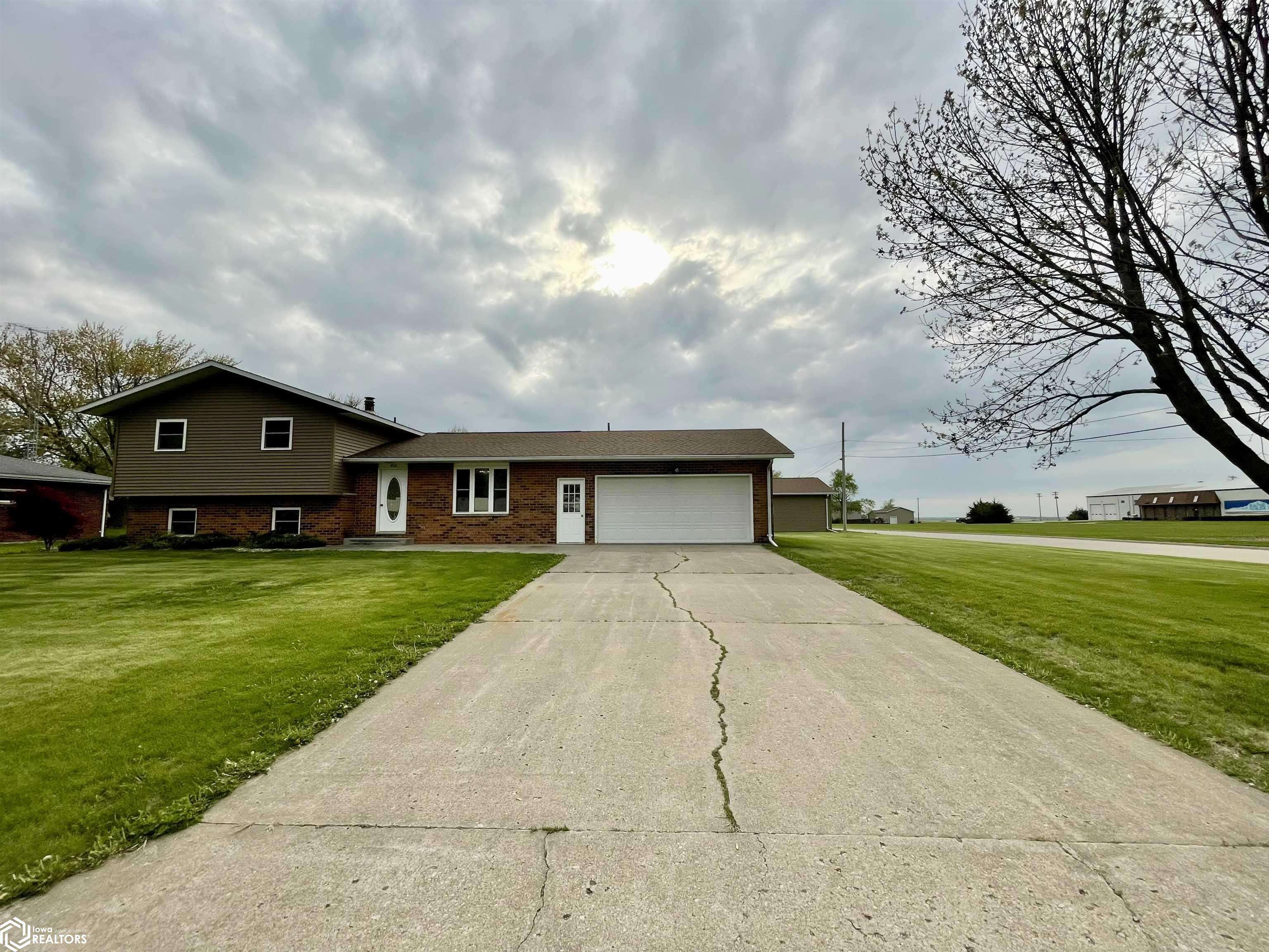 West Point, IA 52656,612 6th St