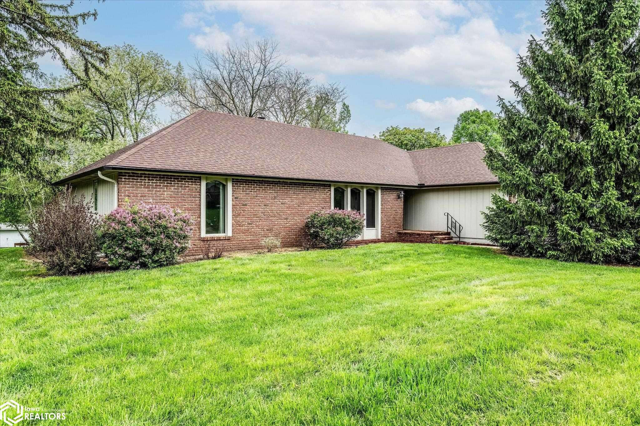 Shenandoah, IA 51601,2 Country Club Ln