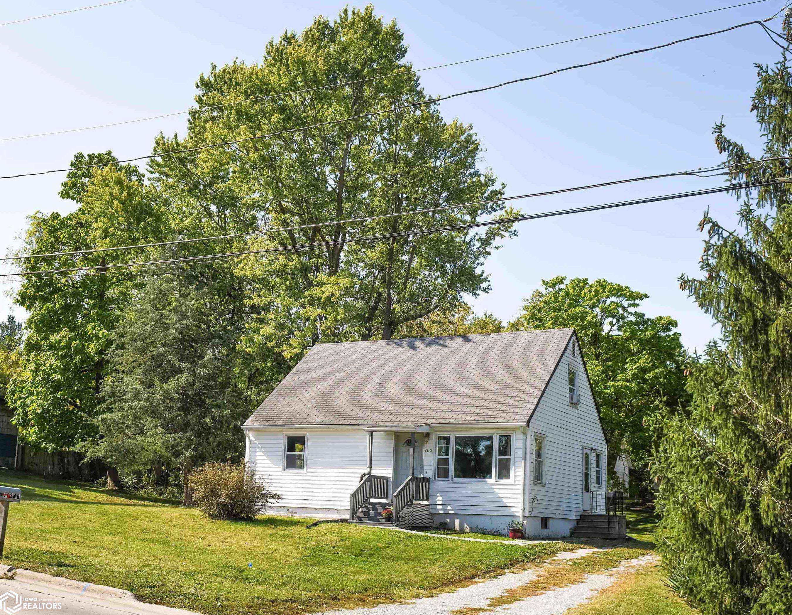 Fairfield, IA 52556,702 N B St