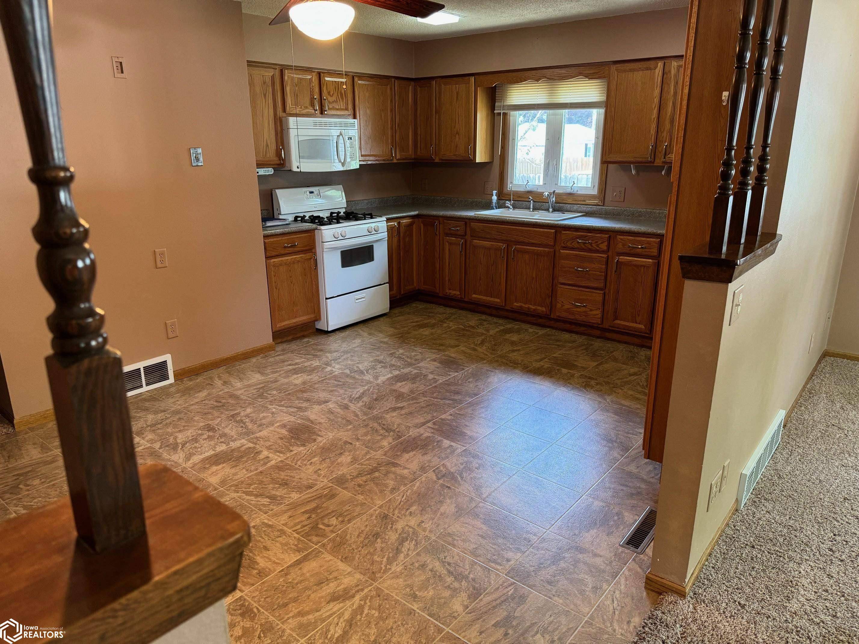 Algona, IA 50511,1220 E Call St