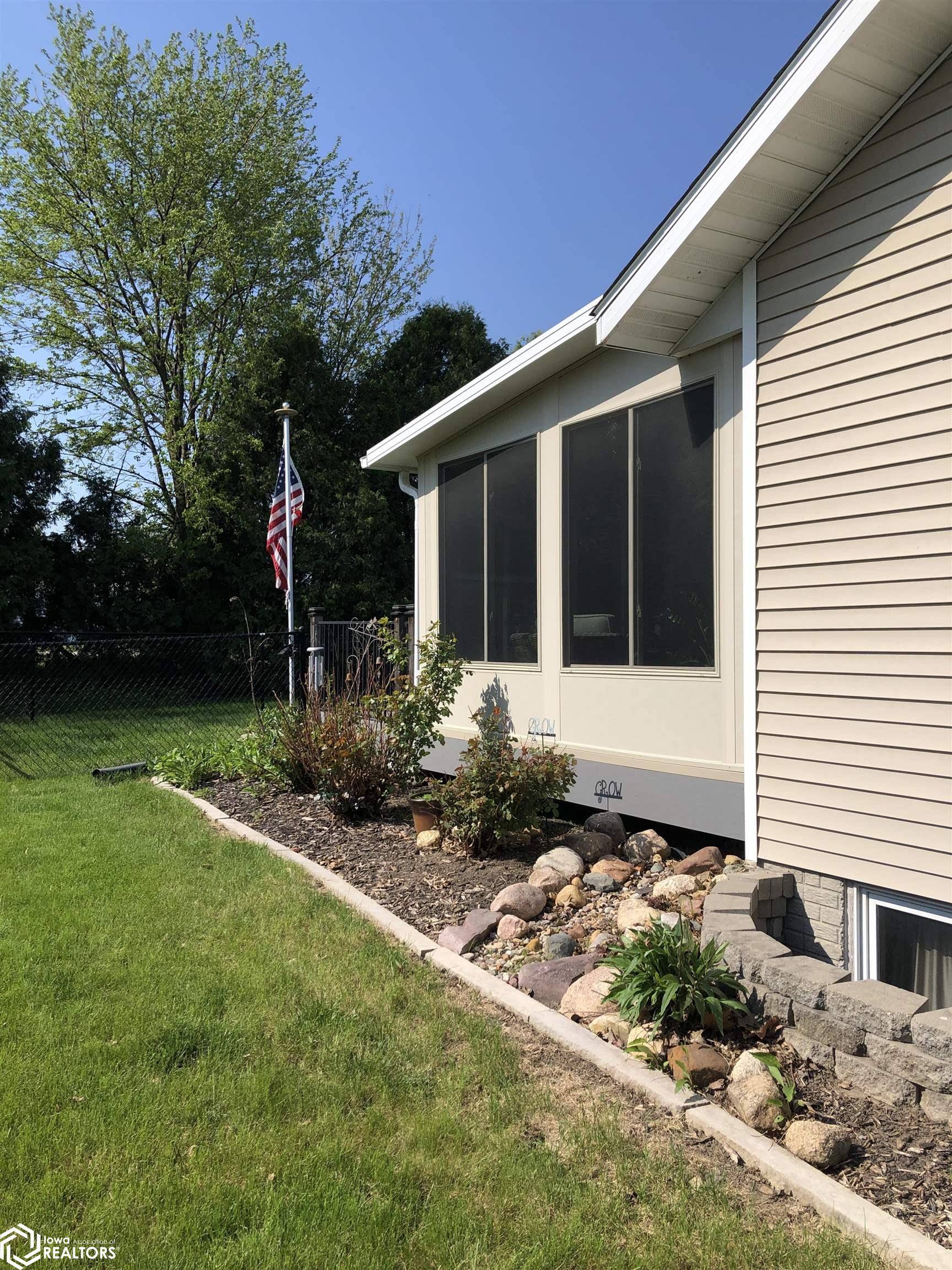 Oskaloosa, IA 52577,1604 Clay Ct