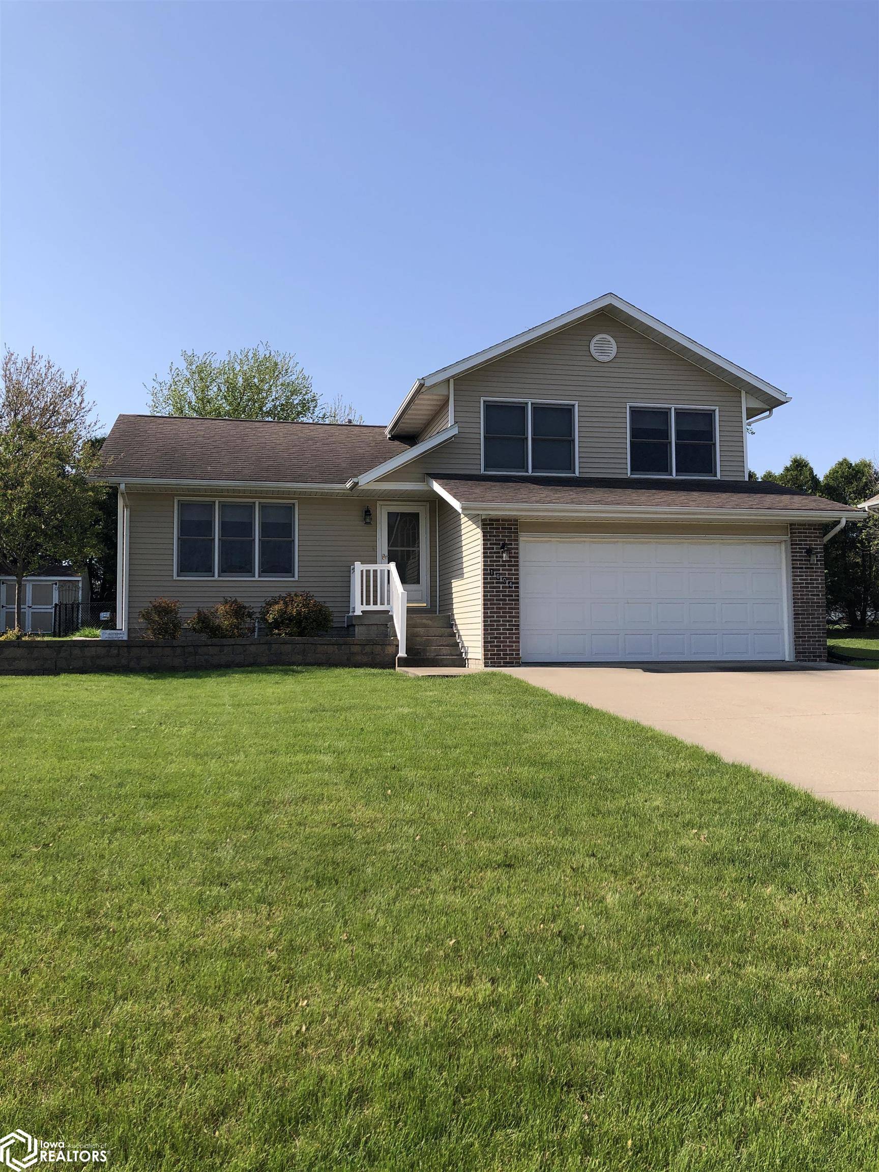 Oskaloosa, IA 52577,1604 Clay Ct