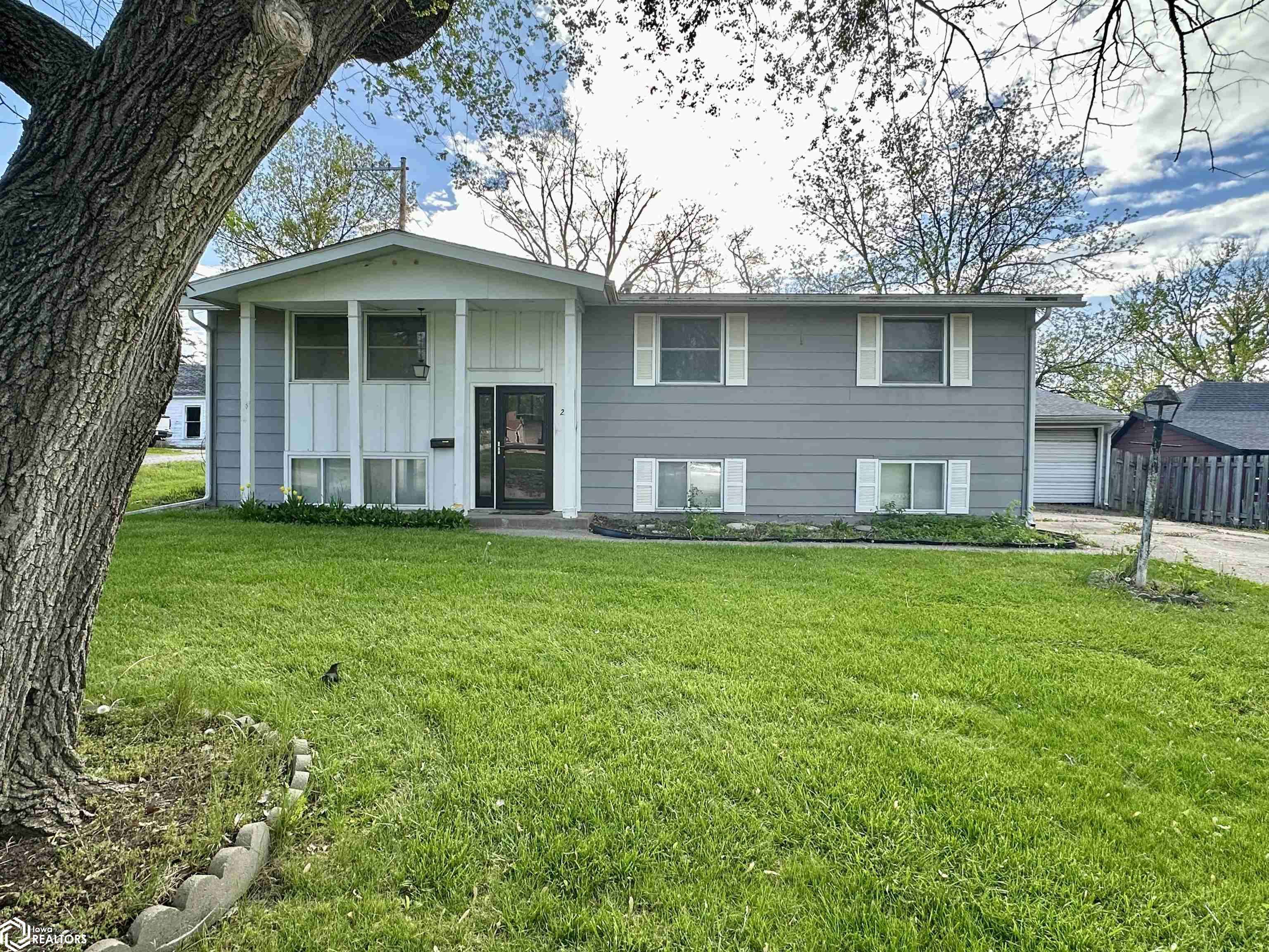 Chariton, IA 50049,213 S 13th St