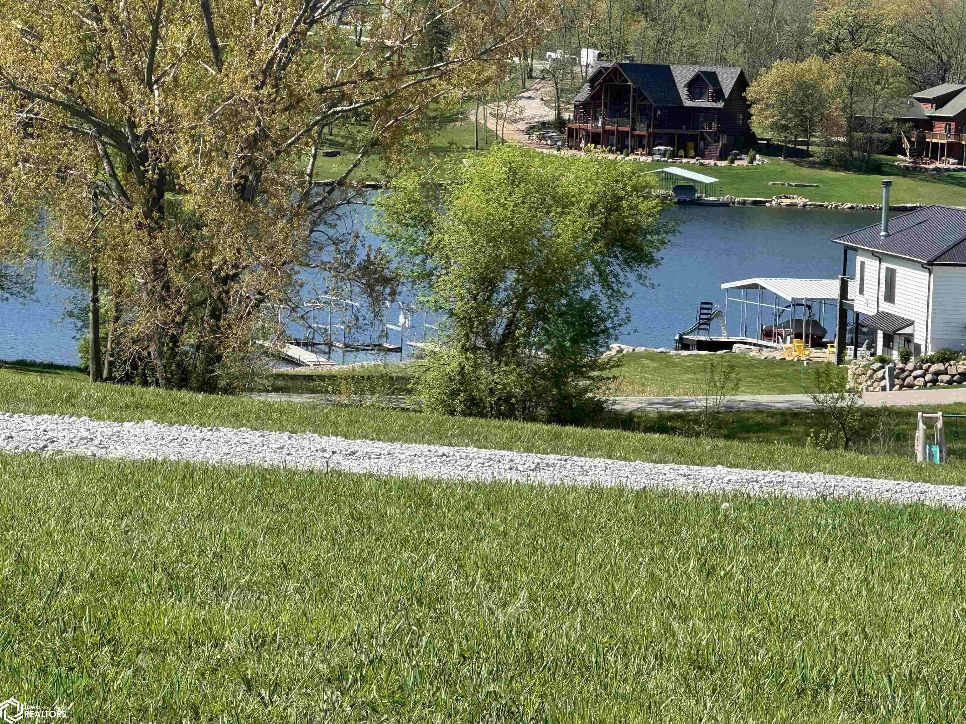 Ellston, IA 50074,764 Lakeview Dr