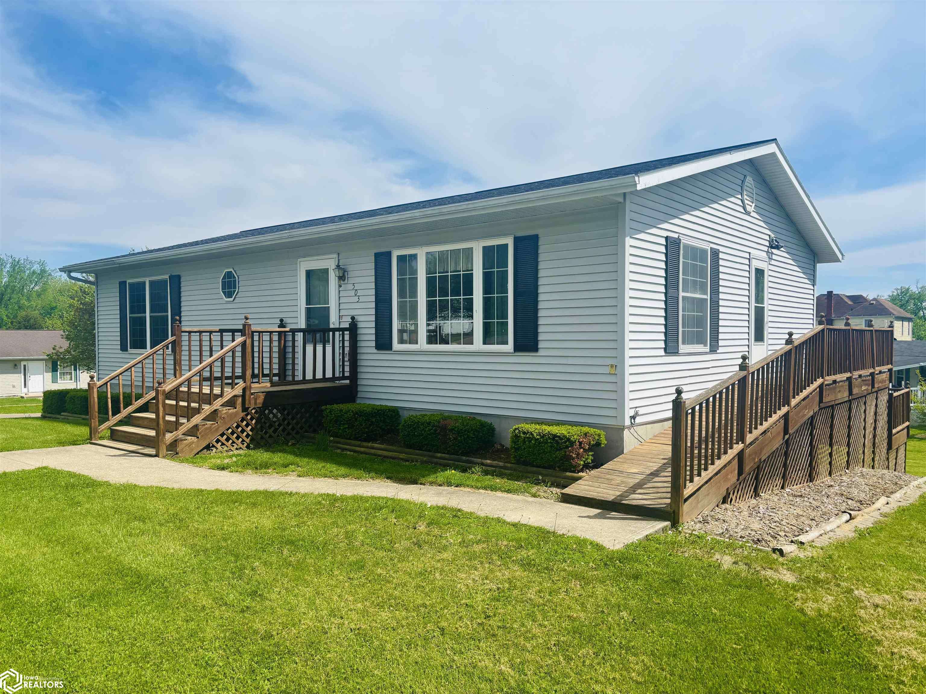 Bonaparte, IA 52620,503 6th St