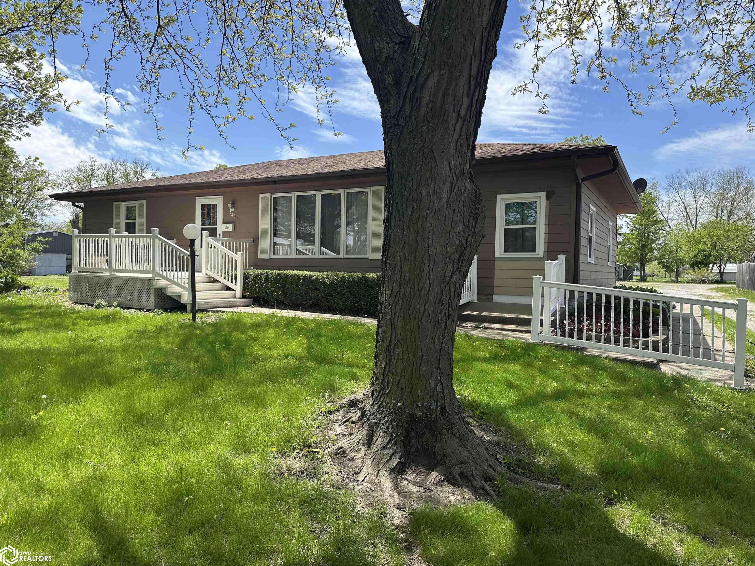 Chariton, IA 50049,431 S 7th St