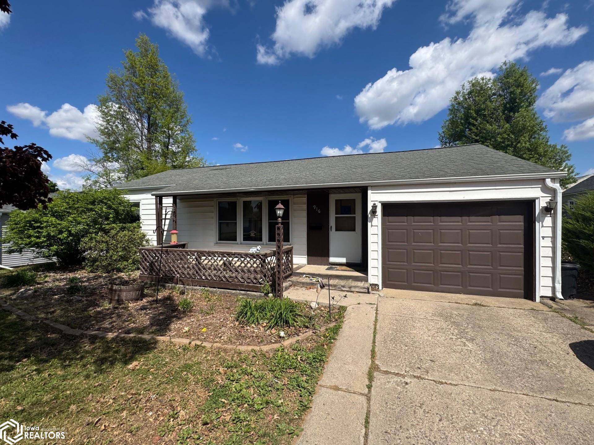 Marshalltown, IA 50158,916 S 8th Ave