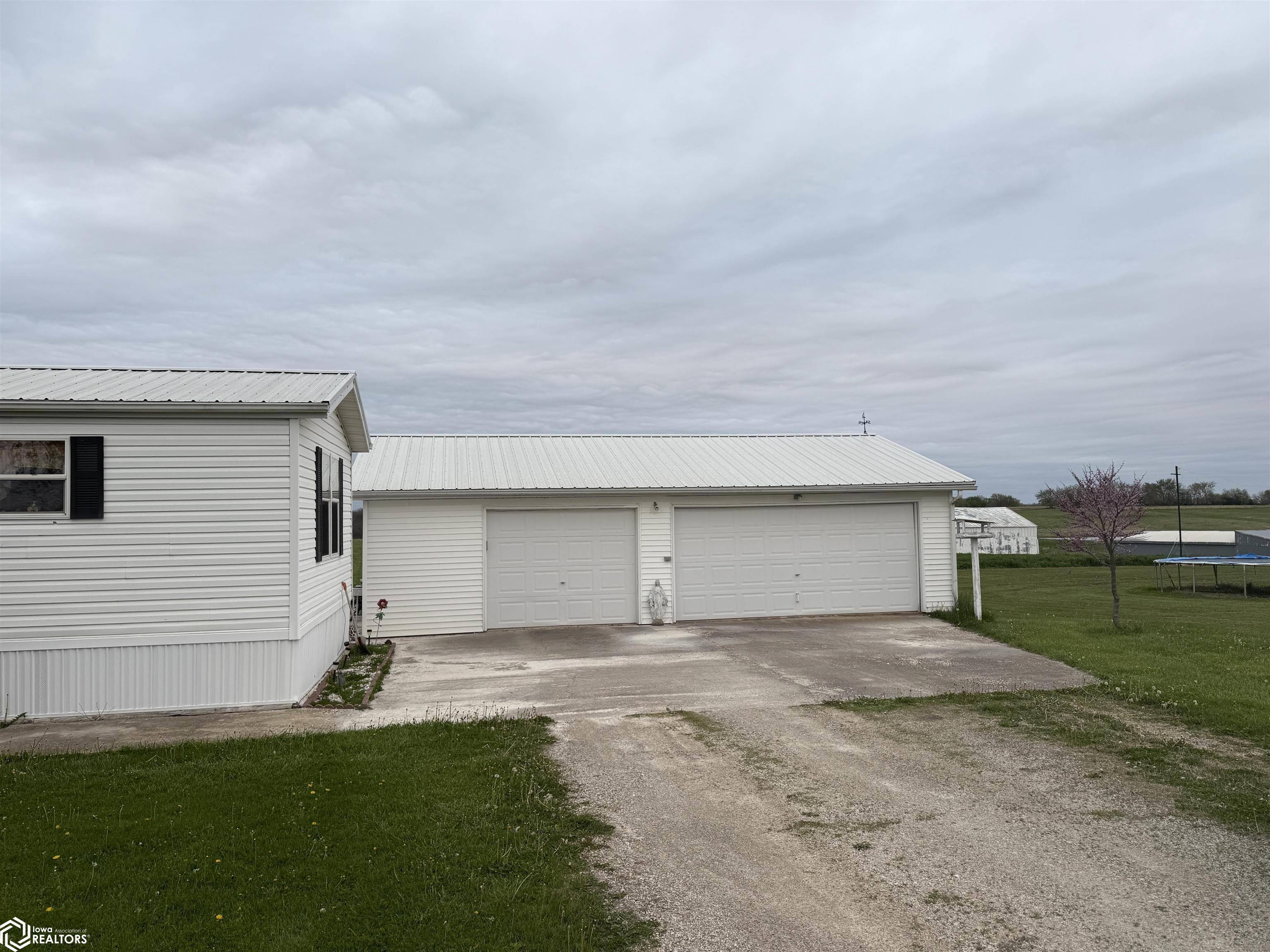 Hillsboro, IA 52630,120 N Cedar St