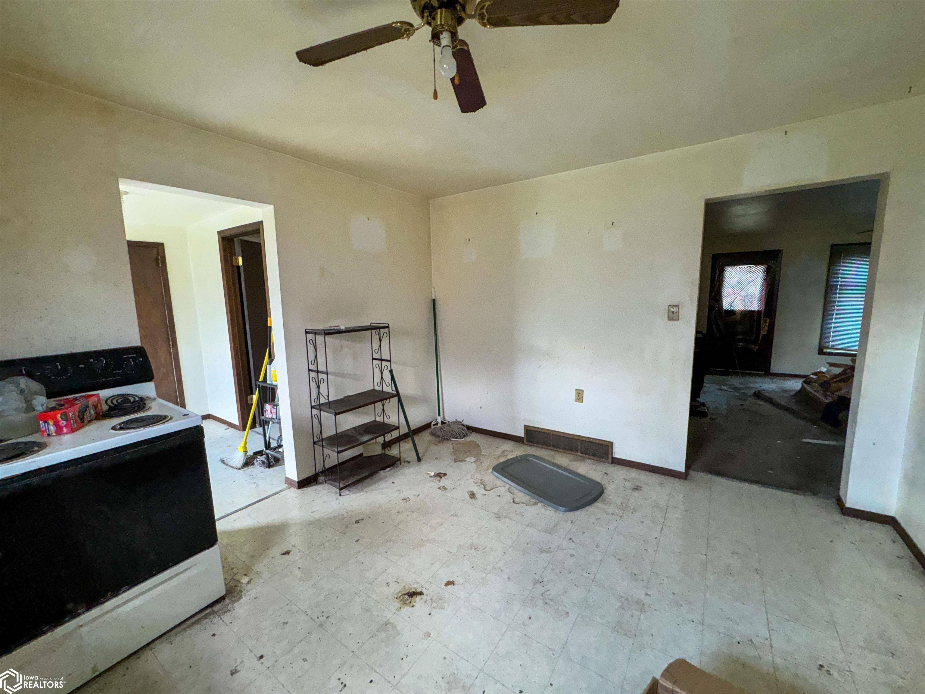 Dumont, IA 50625,519 Elm St