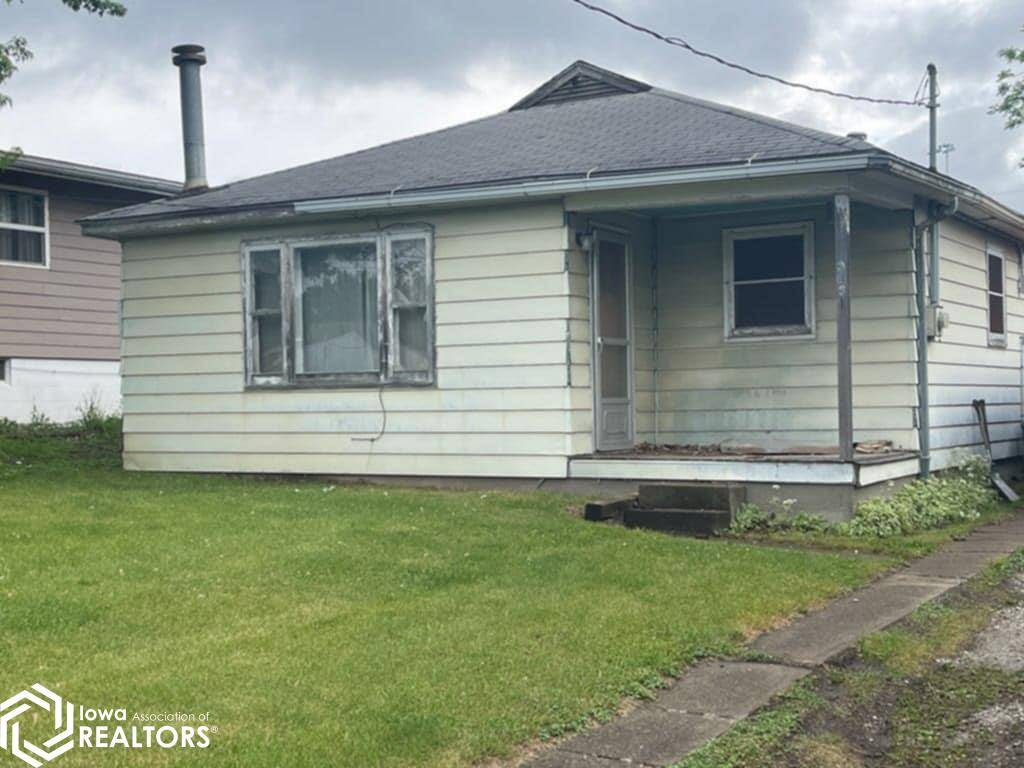 Oskaloosa, IA 52577,906 S 1st St
