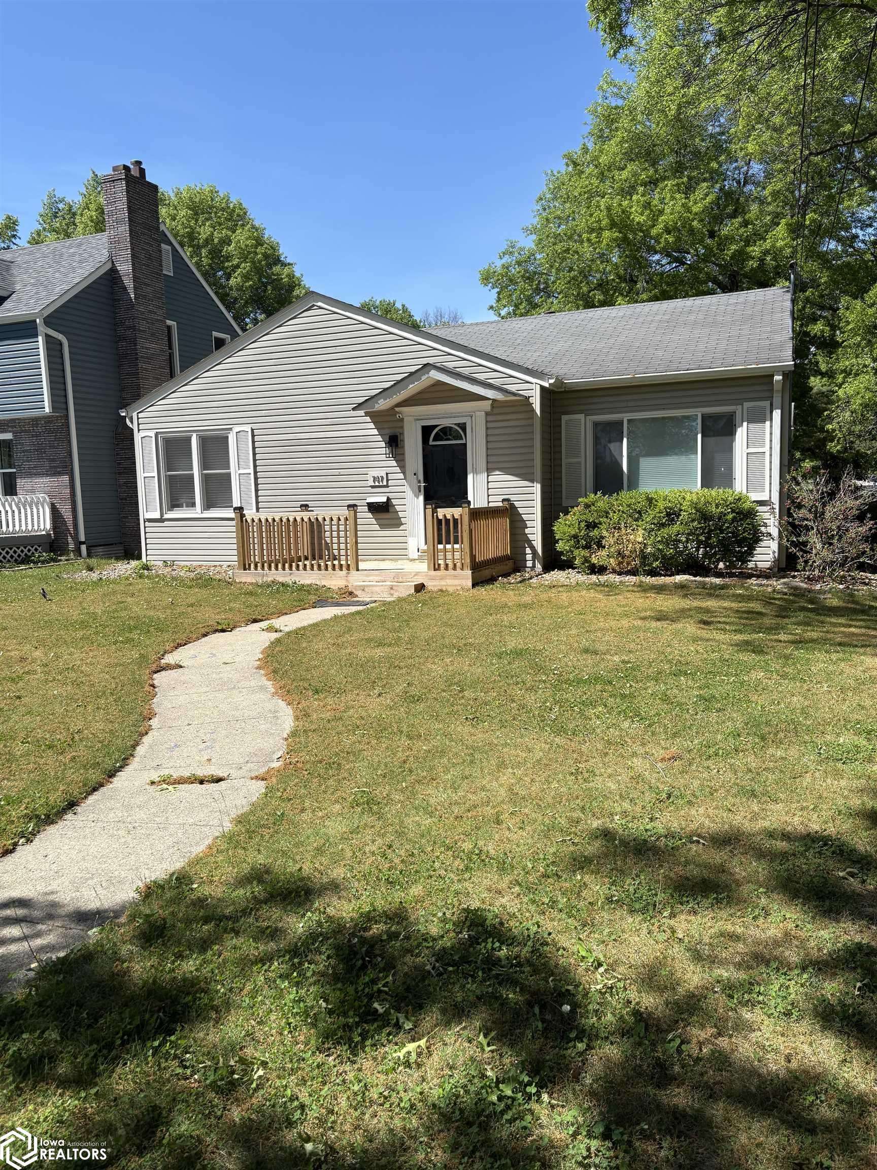 Ottumwa, IA 52501,747 E Highland Ave