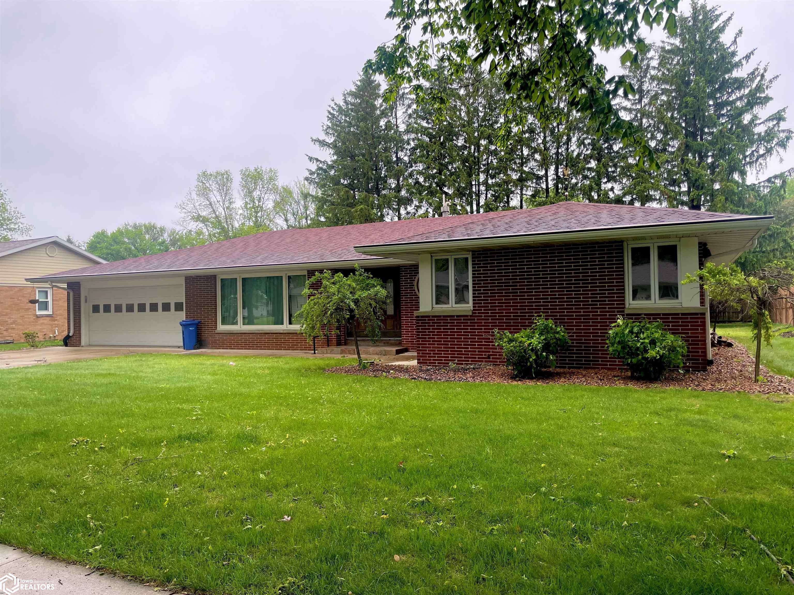Algona, IA 50511,1213 E State St