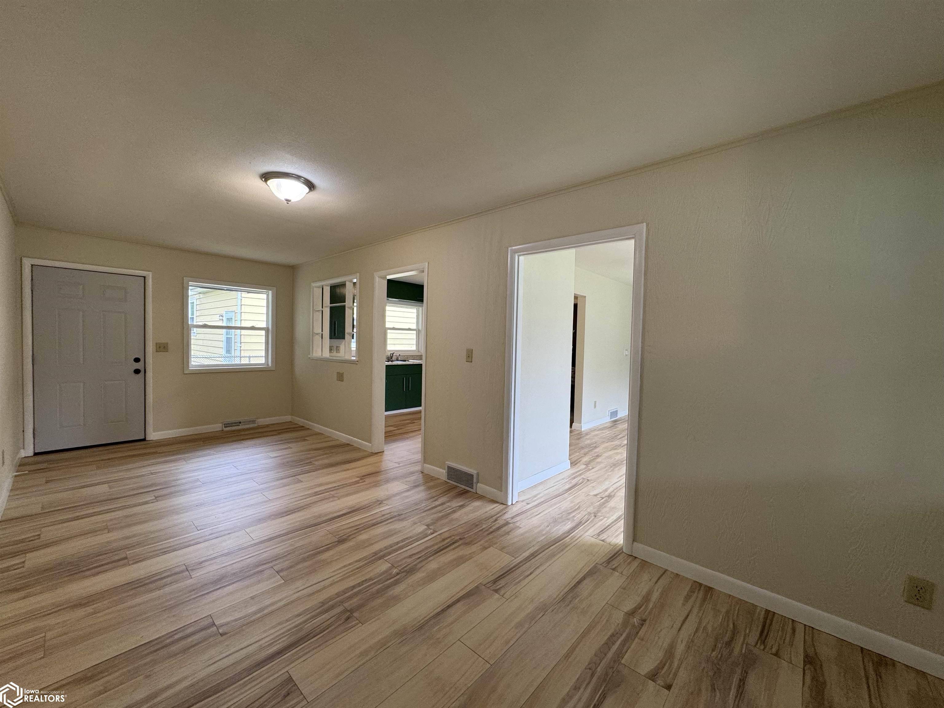 Mason City, IA 50401,1725 4th St SW