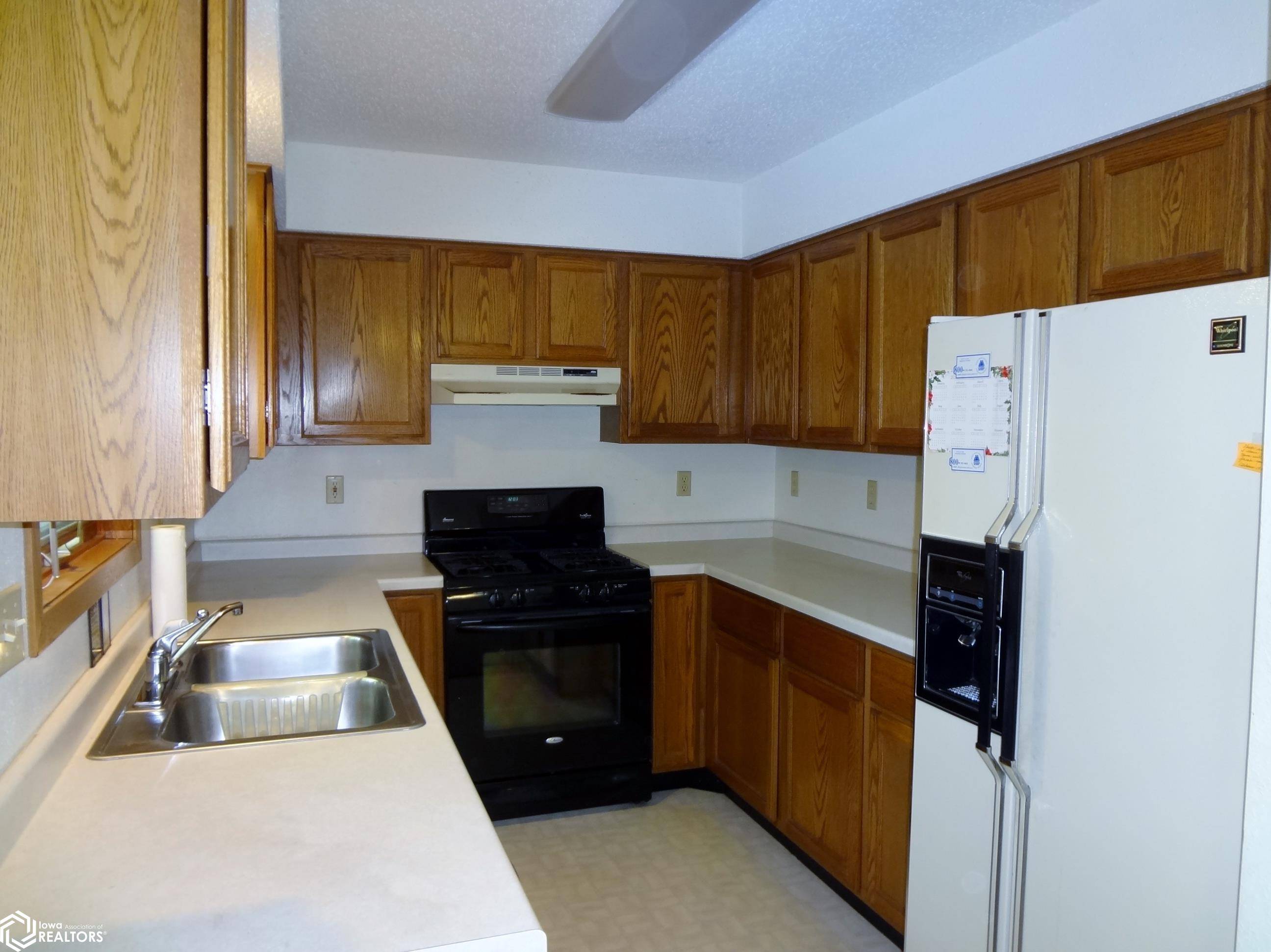 Clarinda, IA 51632,209 W Clark St