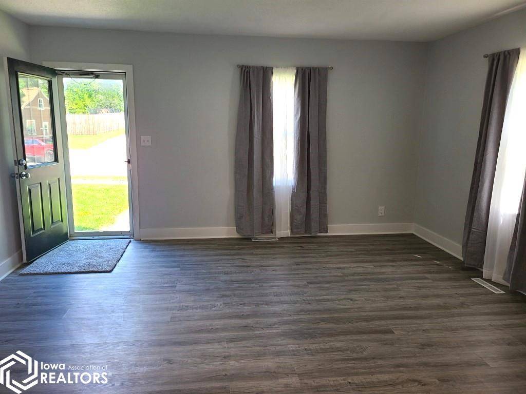 Mason City, IA 50401,1424 N Hampshire Ave