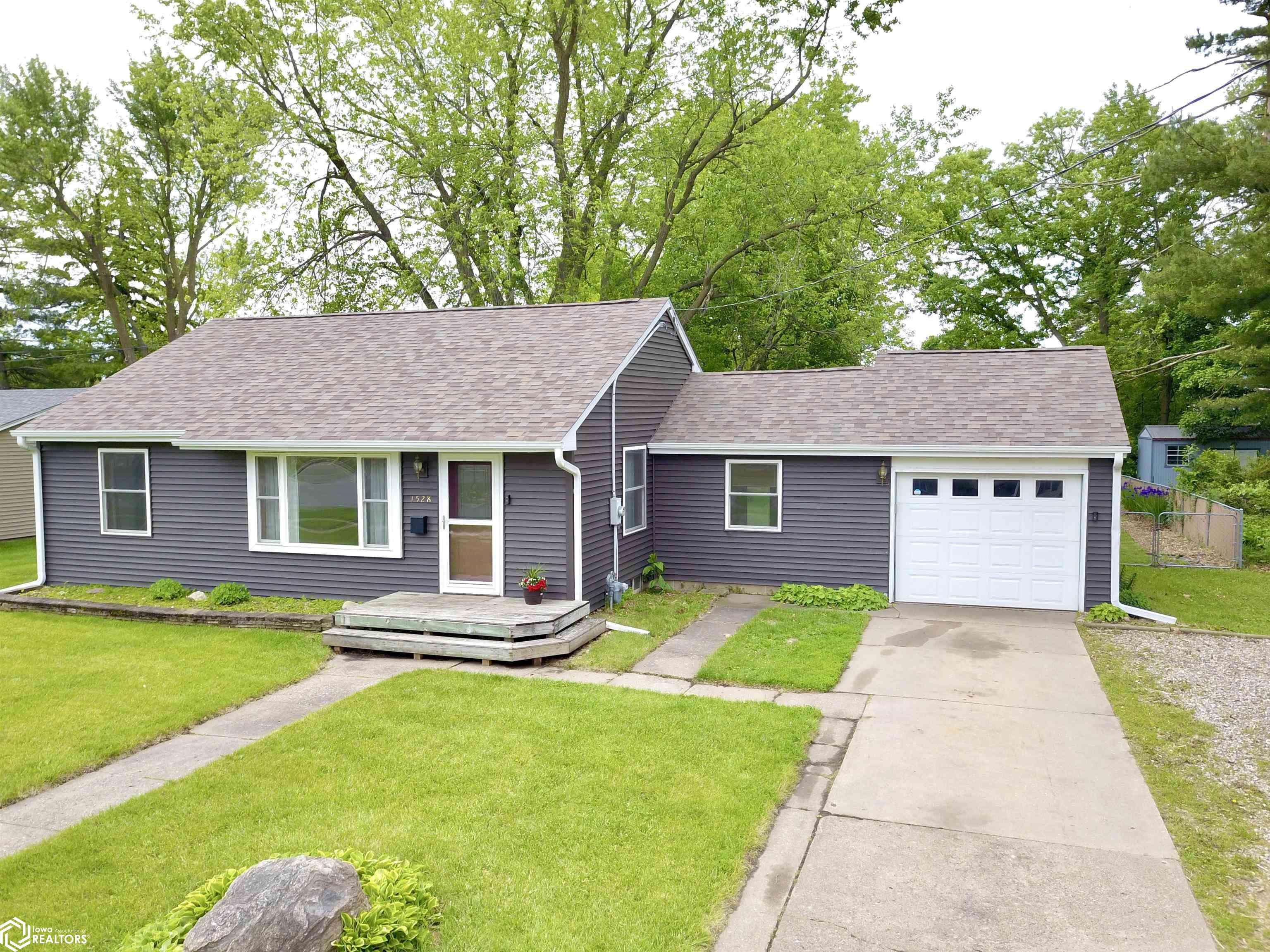 Grinnell, IA 50112,1528 8th Ave